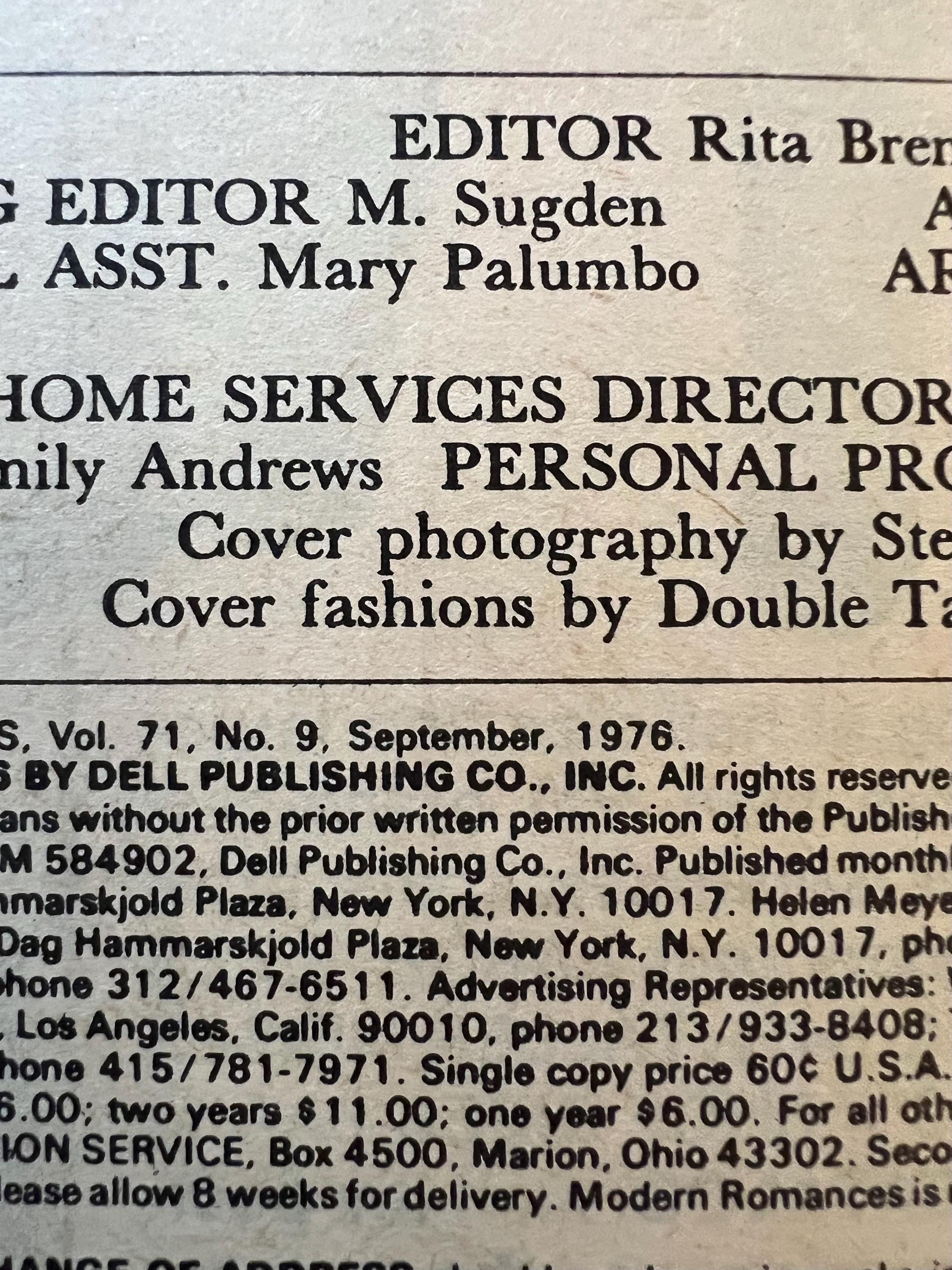 Dell Modern Romances Magazine (September 1976)  Magazine For The Young Homemaker