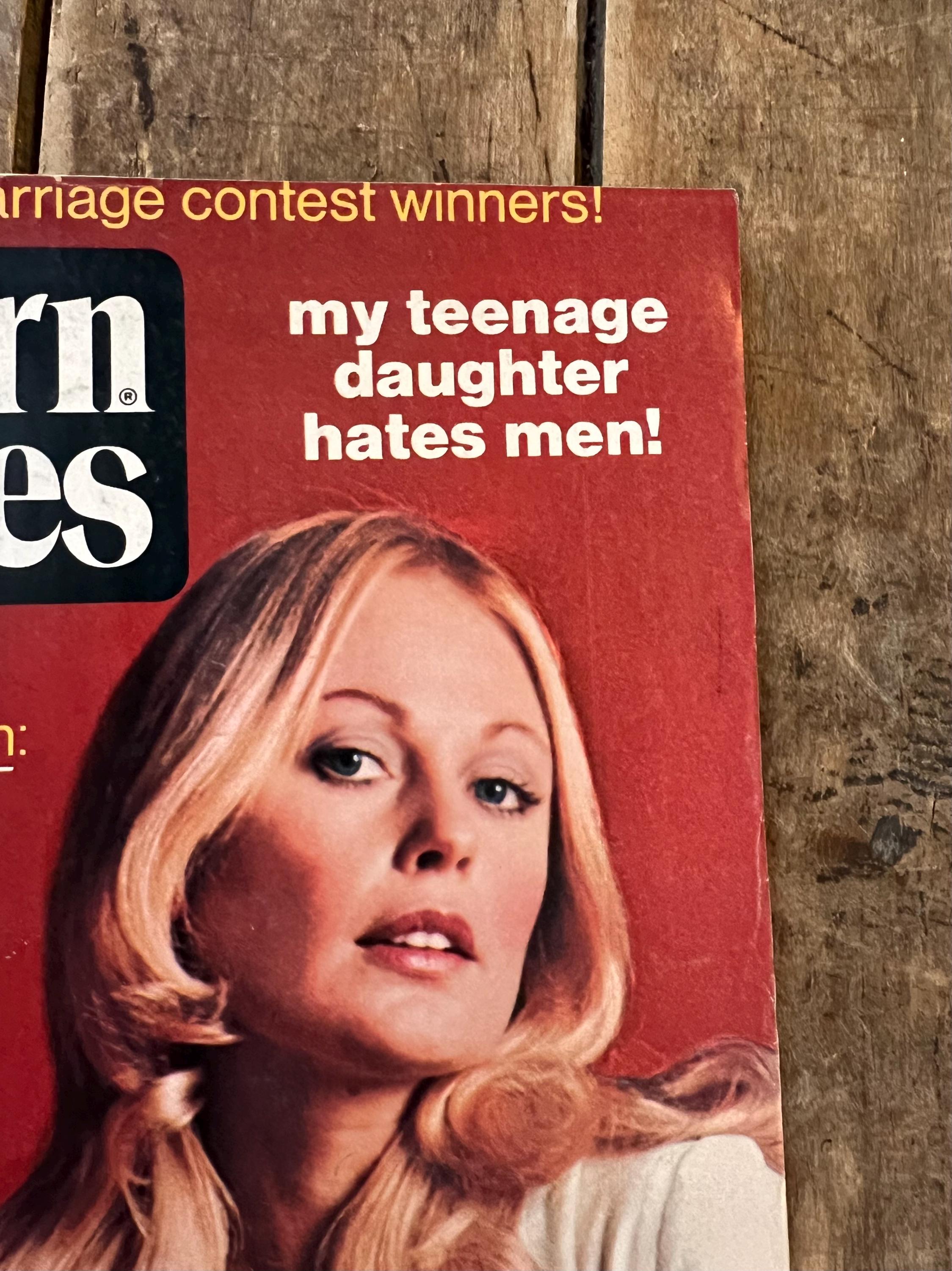 Dell Modern Romances Magazine (June 1976)  Magazine For The Young Homemaker