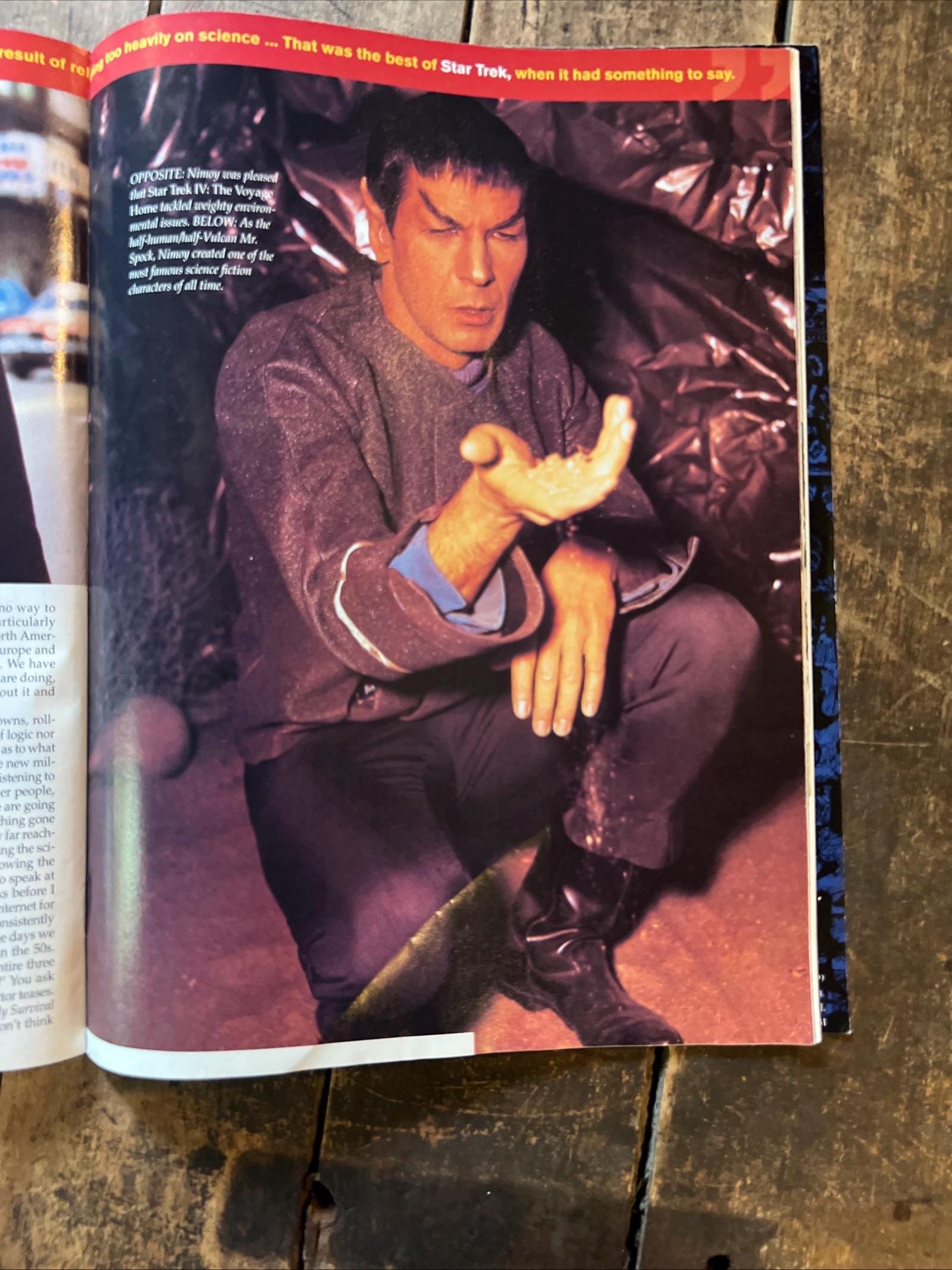 The Official SCI-FI  Entertainment Magazine ( December 1999 ) Star Trek Cover