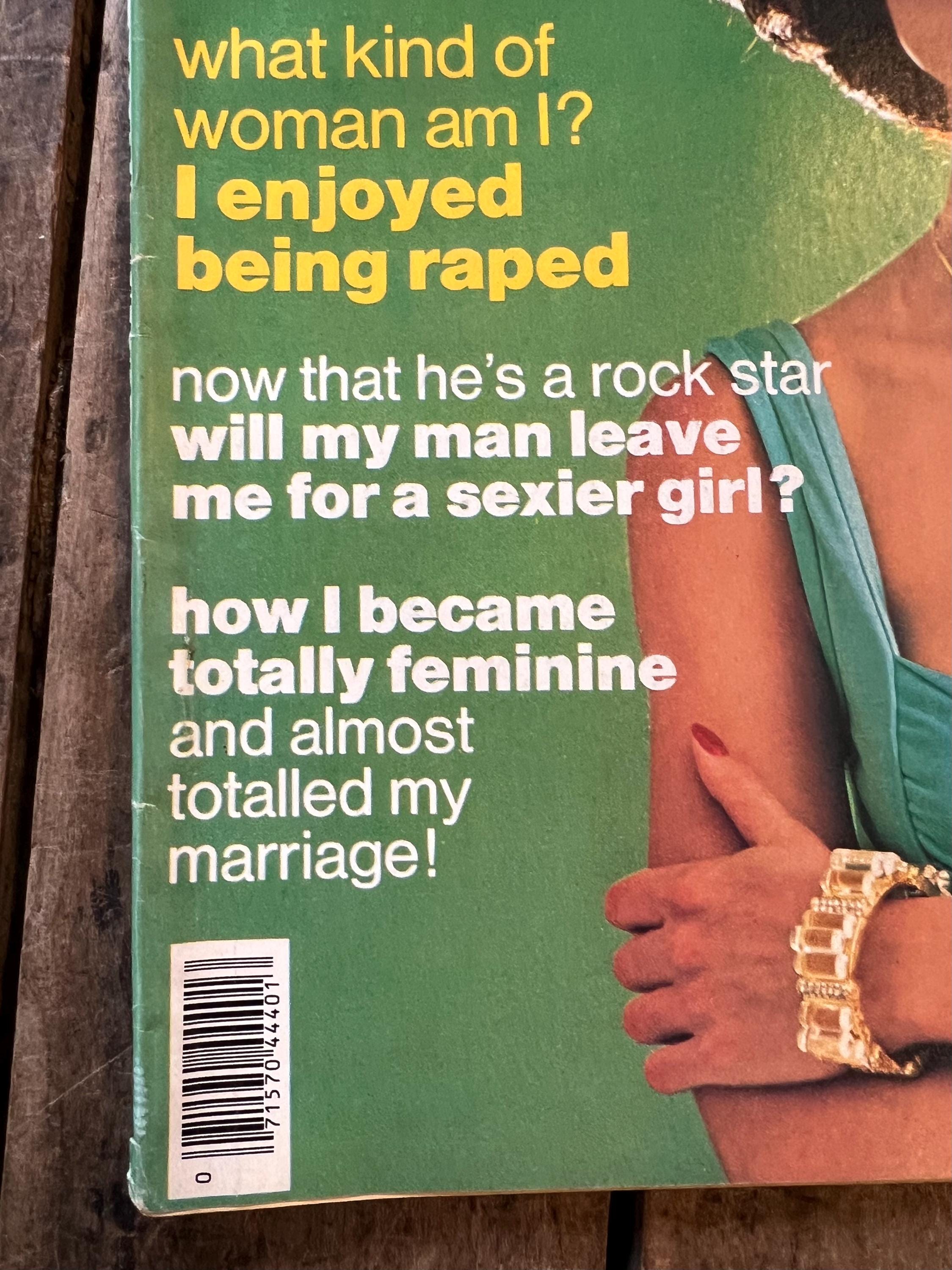 Dell Modern Romances Magazine (April 1976)  Magazine For The Young Homemaker