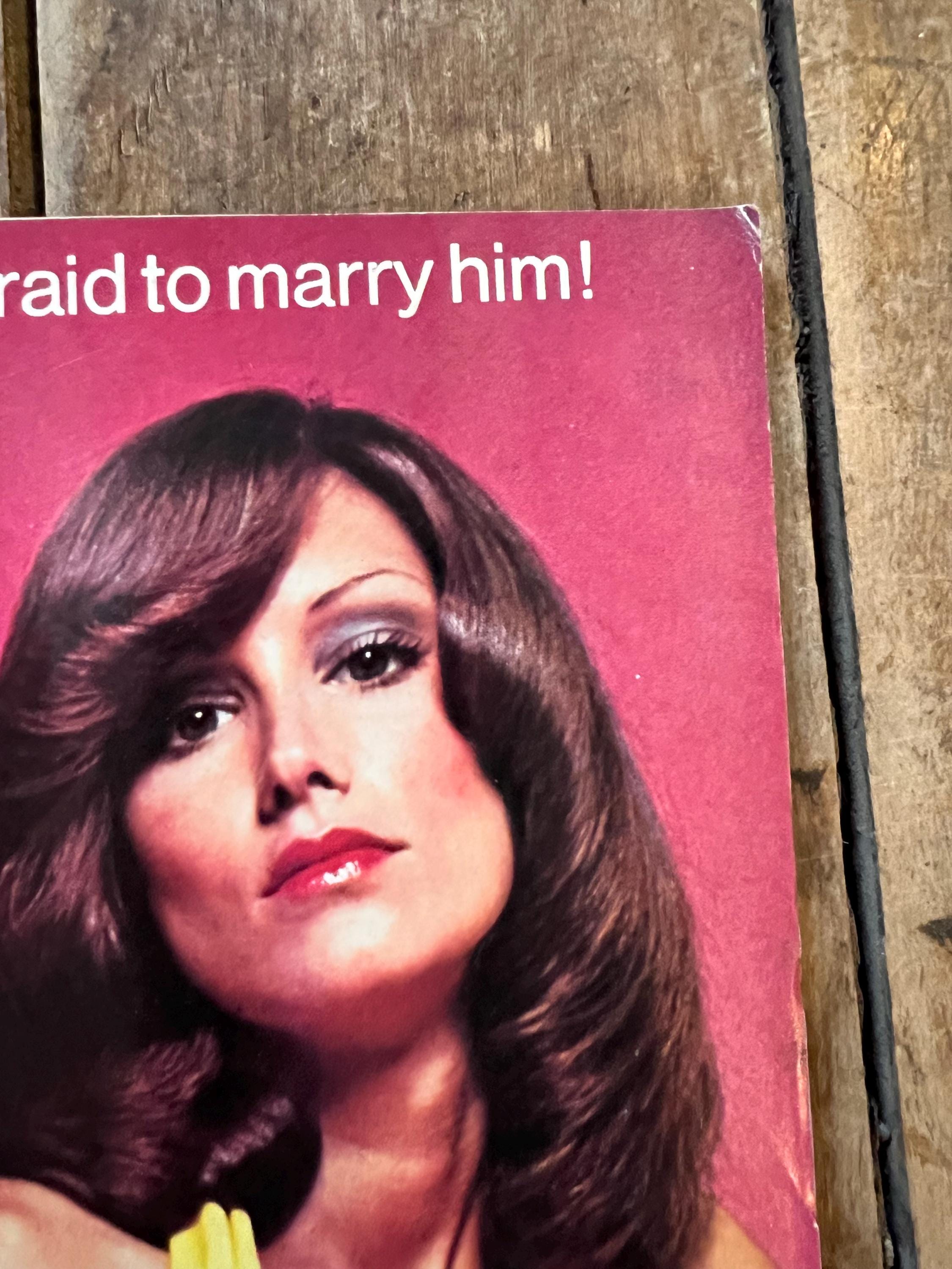 Dell Modern Romances Magazine (September 1976)  Magazine For The Young Homemaker
