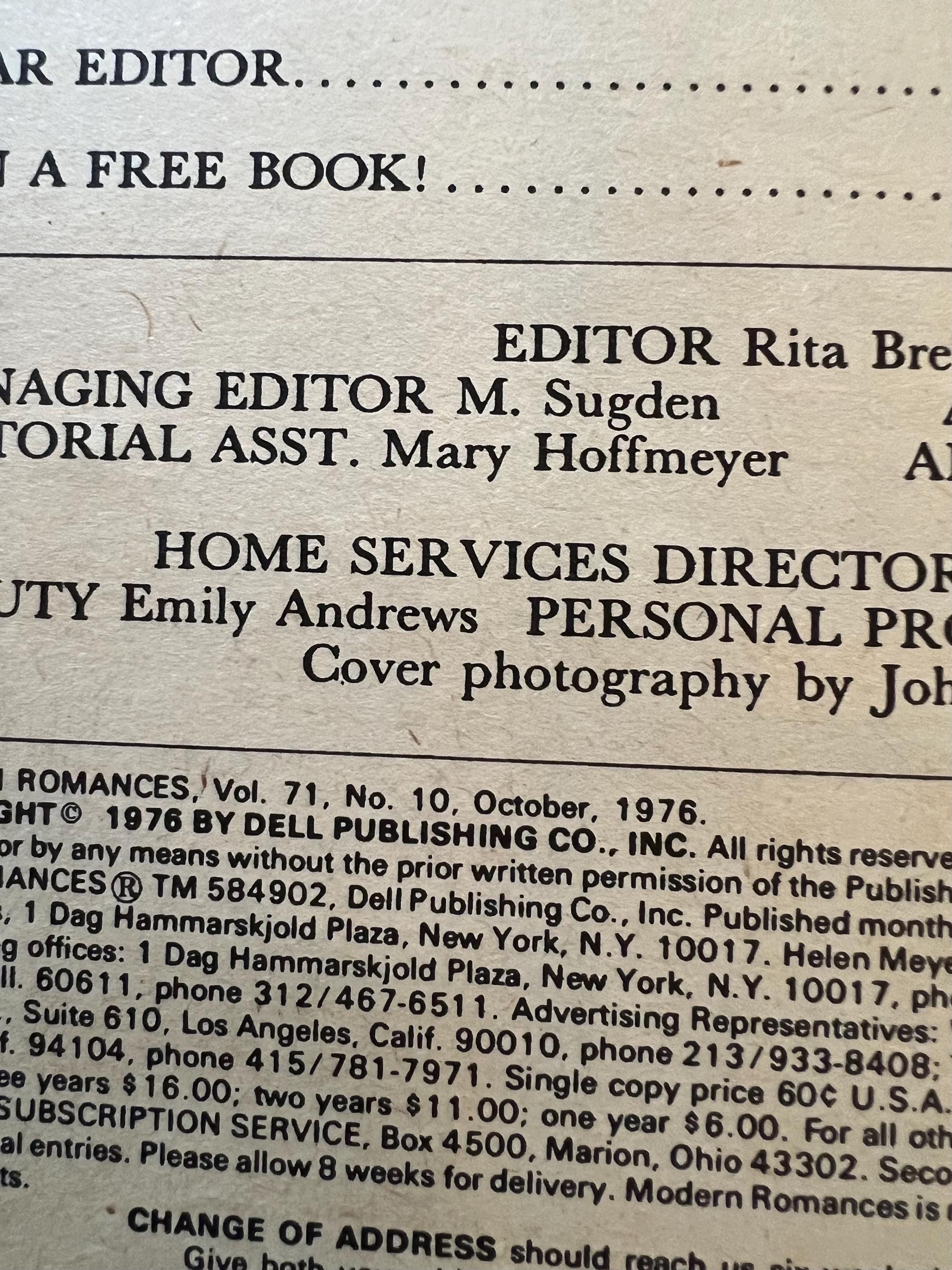 Dell Modern Romances Magazine (October 1976)  Magazine For The Young Homemaker