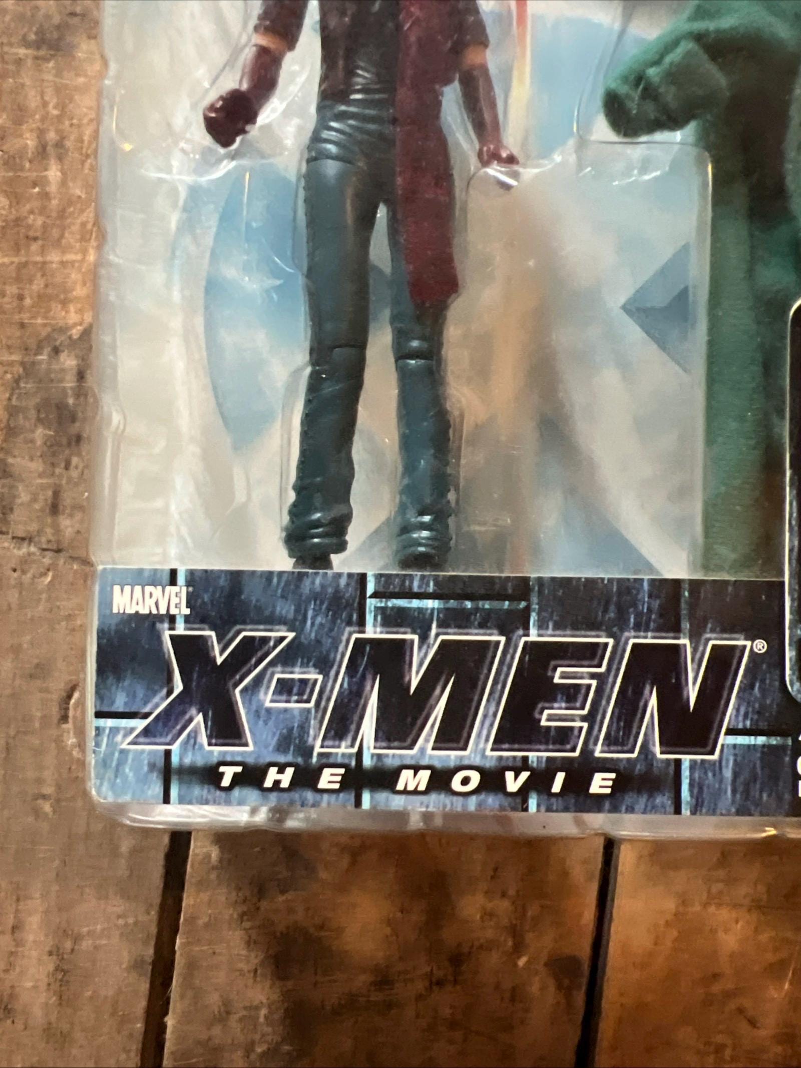 Vintage Toy Biz - X-Men - ROGUE Action Figure & Accessories - Original Card
