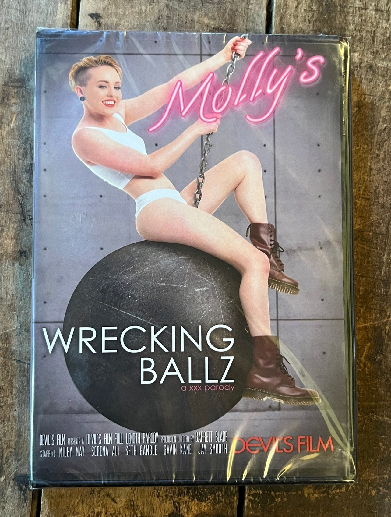 Mollys Wrecking Ballz XXX Parody - DVD 2014 - Devil's Film