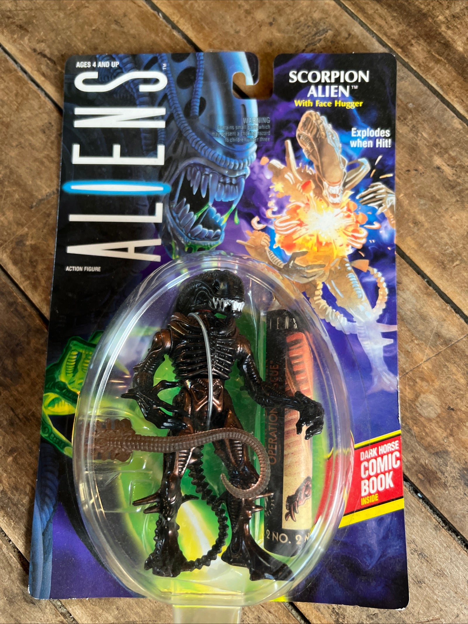 1992 Kenner Aliens - Scorpion Alien & Dark Horse Comic Book