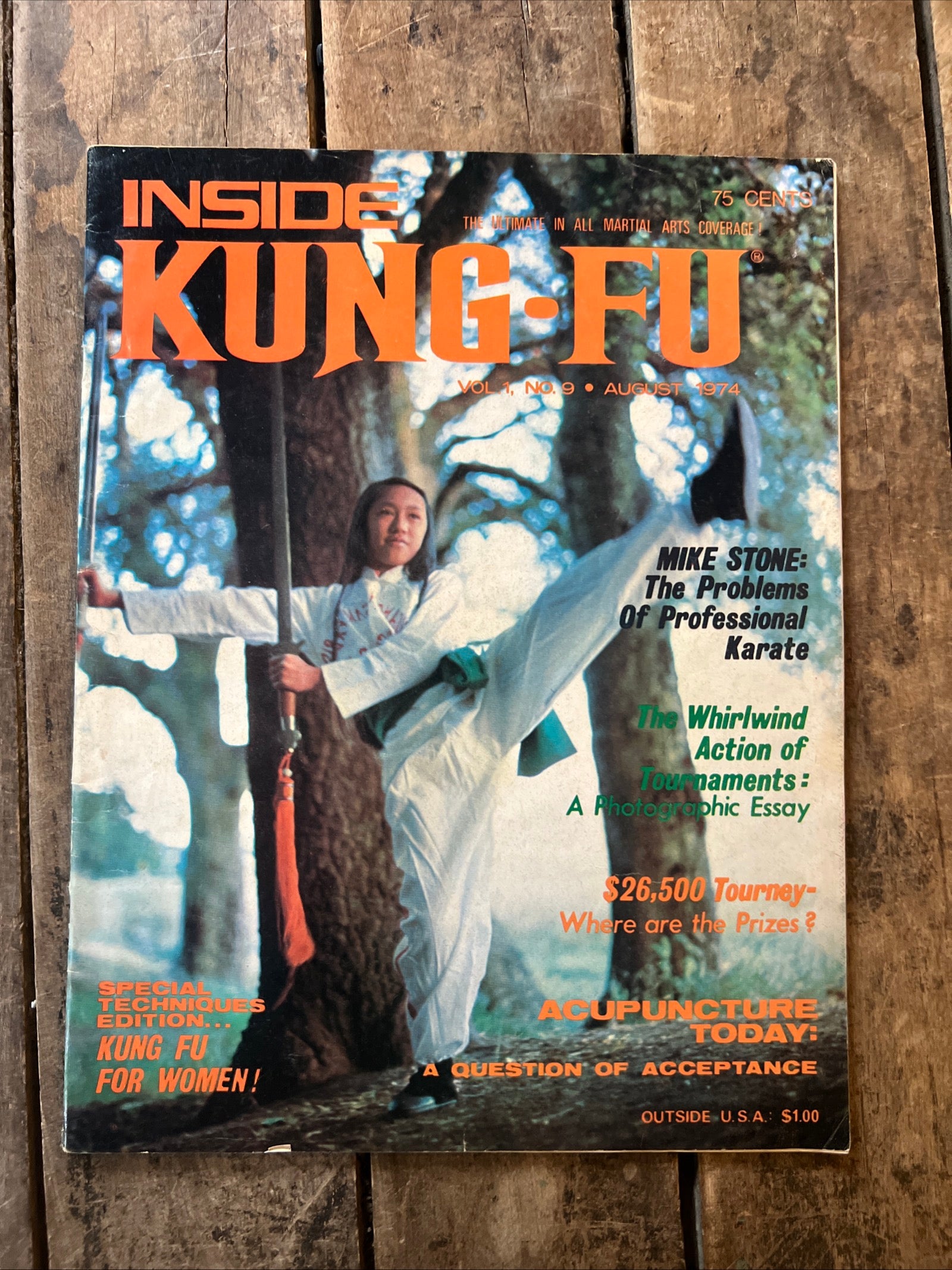 Inside Kung-Fu Magazine - August 1974 ( Vol 1, No. 9 ) Kung Fu For Women Cover