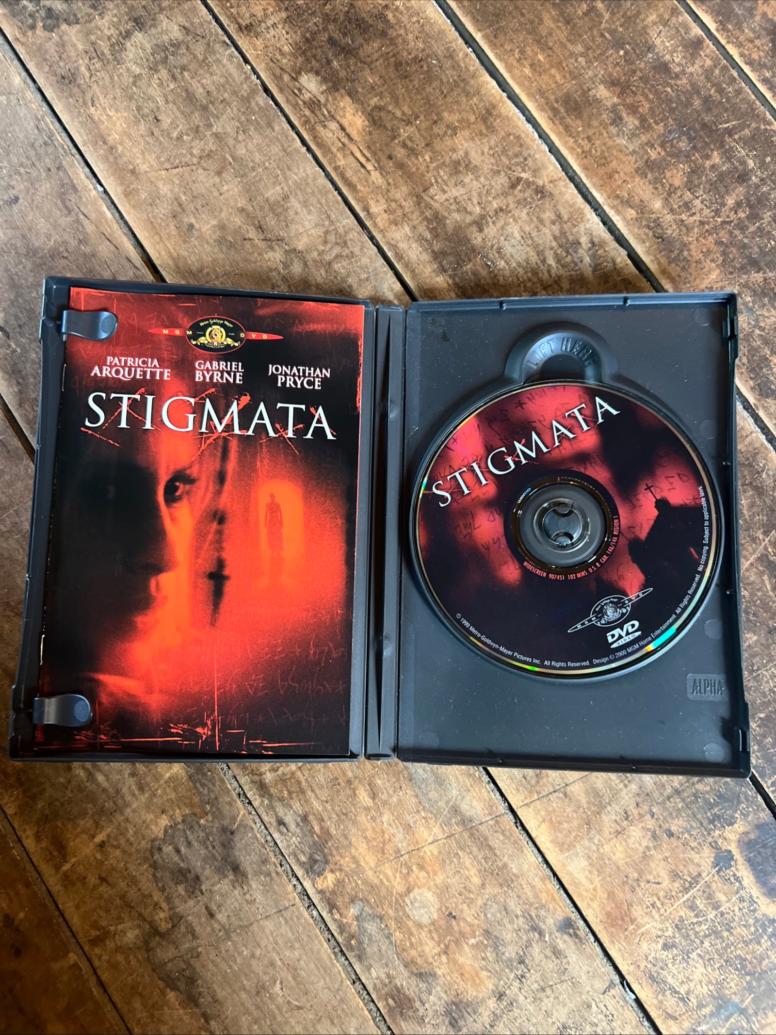 STIGMATA ( DVD 1999) Drama / Horror [R]