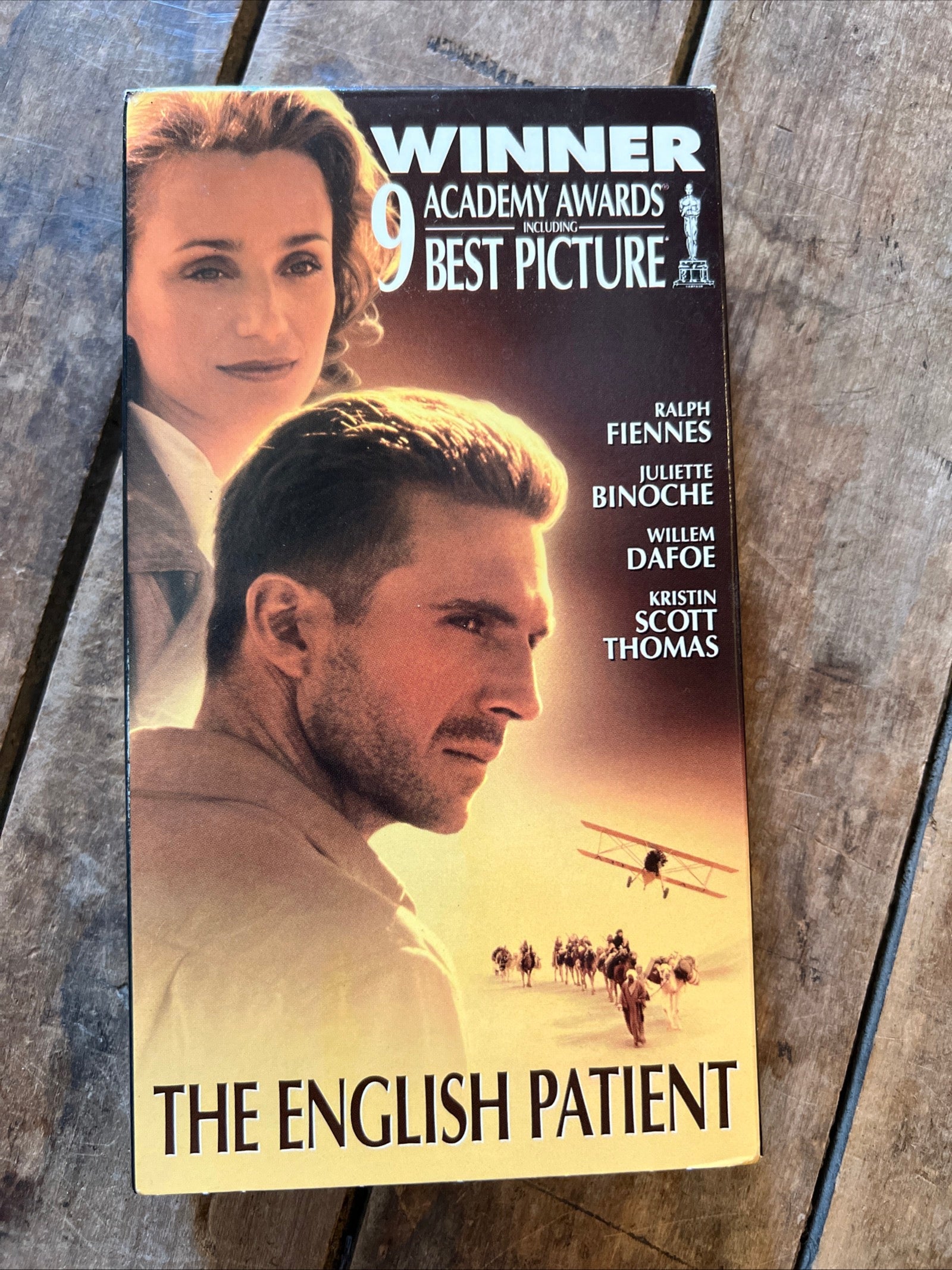 The English Patient ( VHS 1996 ) Starring - Ralph Fiennes & Juliette Binoche