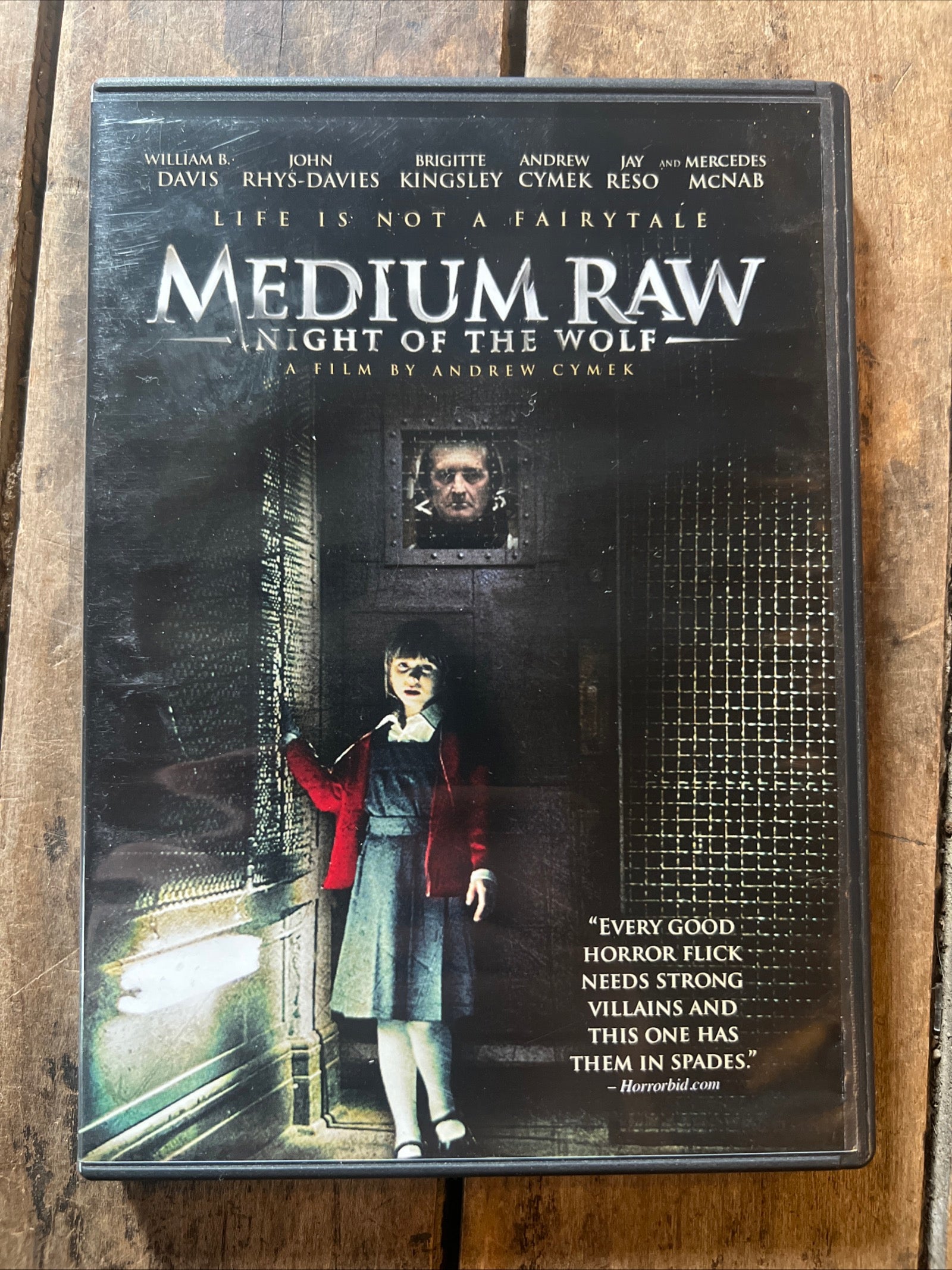Medium Raw: The Night Of The Wolf ( DVD 2010 ) Horror / Mystery
