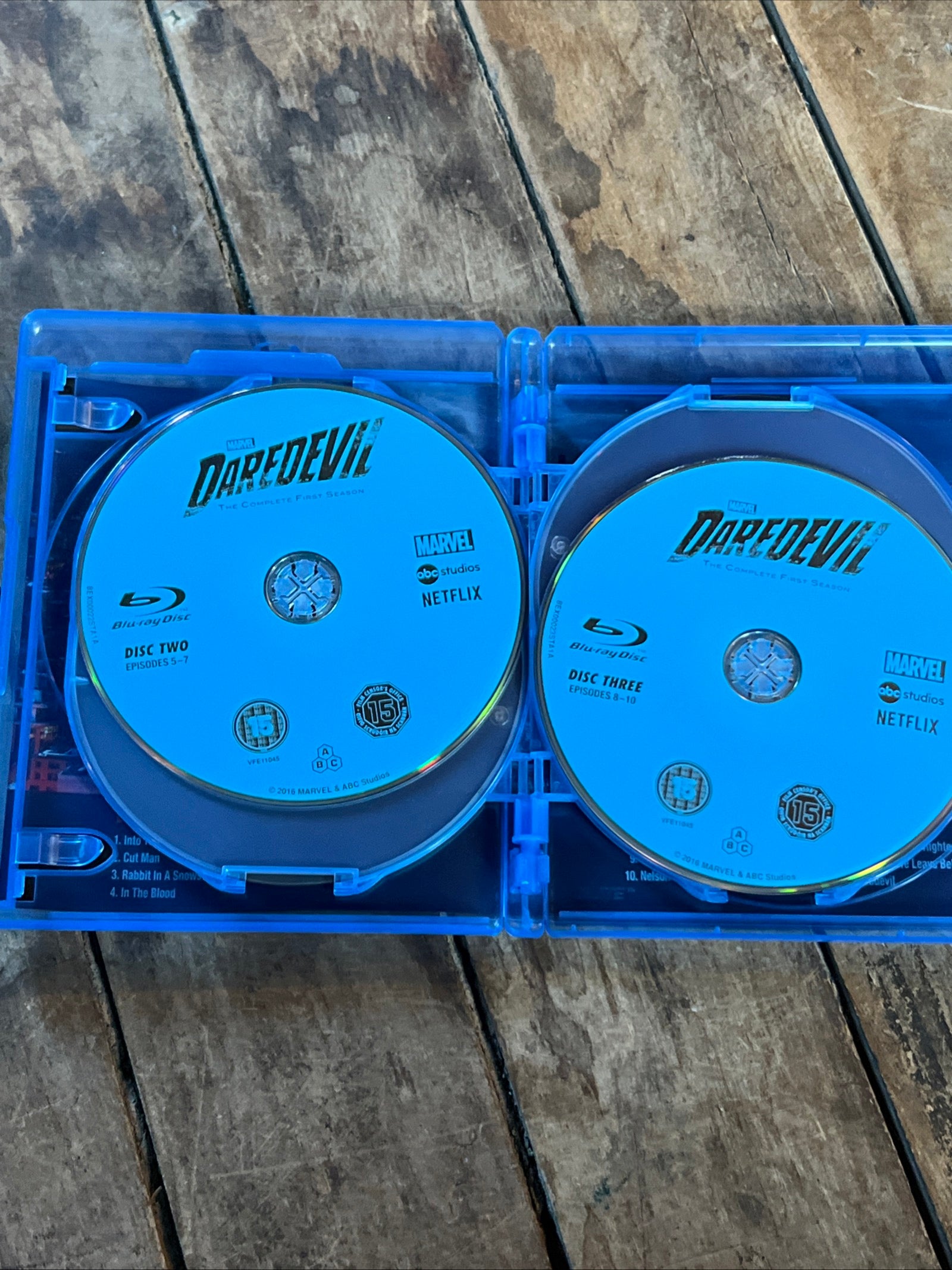 DAREDEVIL ( Netflix BLU-RAY 2015 ) Crime / Action [NR]