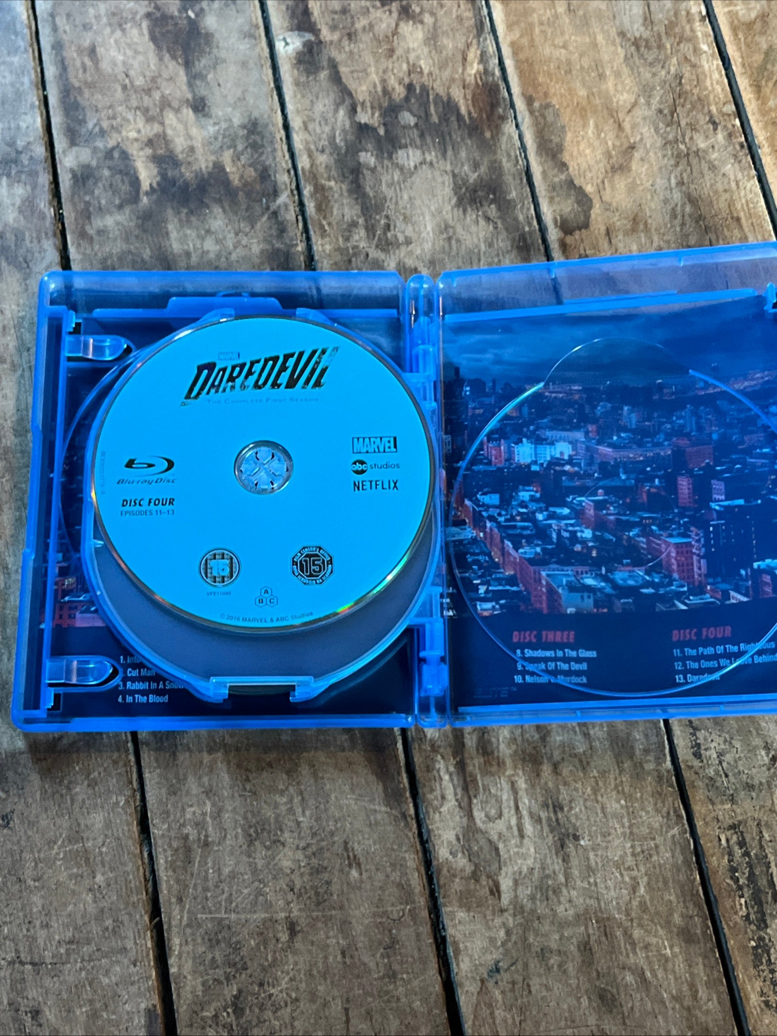 DAREDEVIL ( Netflix BLU-RAY 2015 ) Crime / Action [NR]