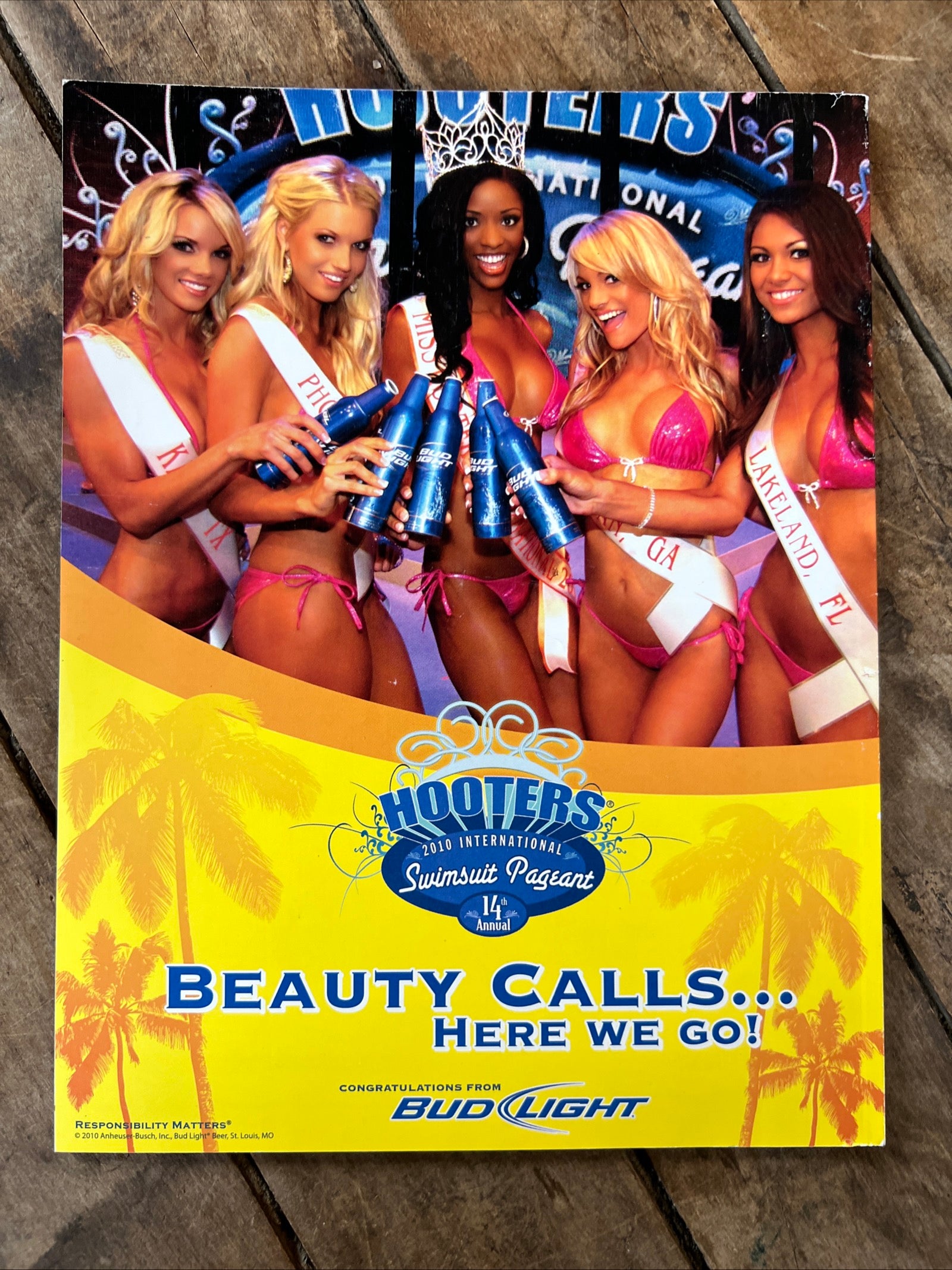 HOOTERS Magazine - September 2010 - Special Swimsuit Spectacular Issue