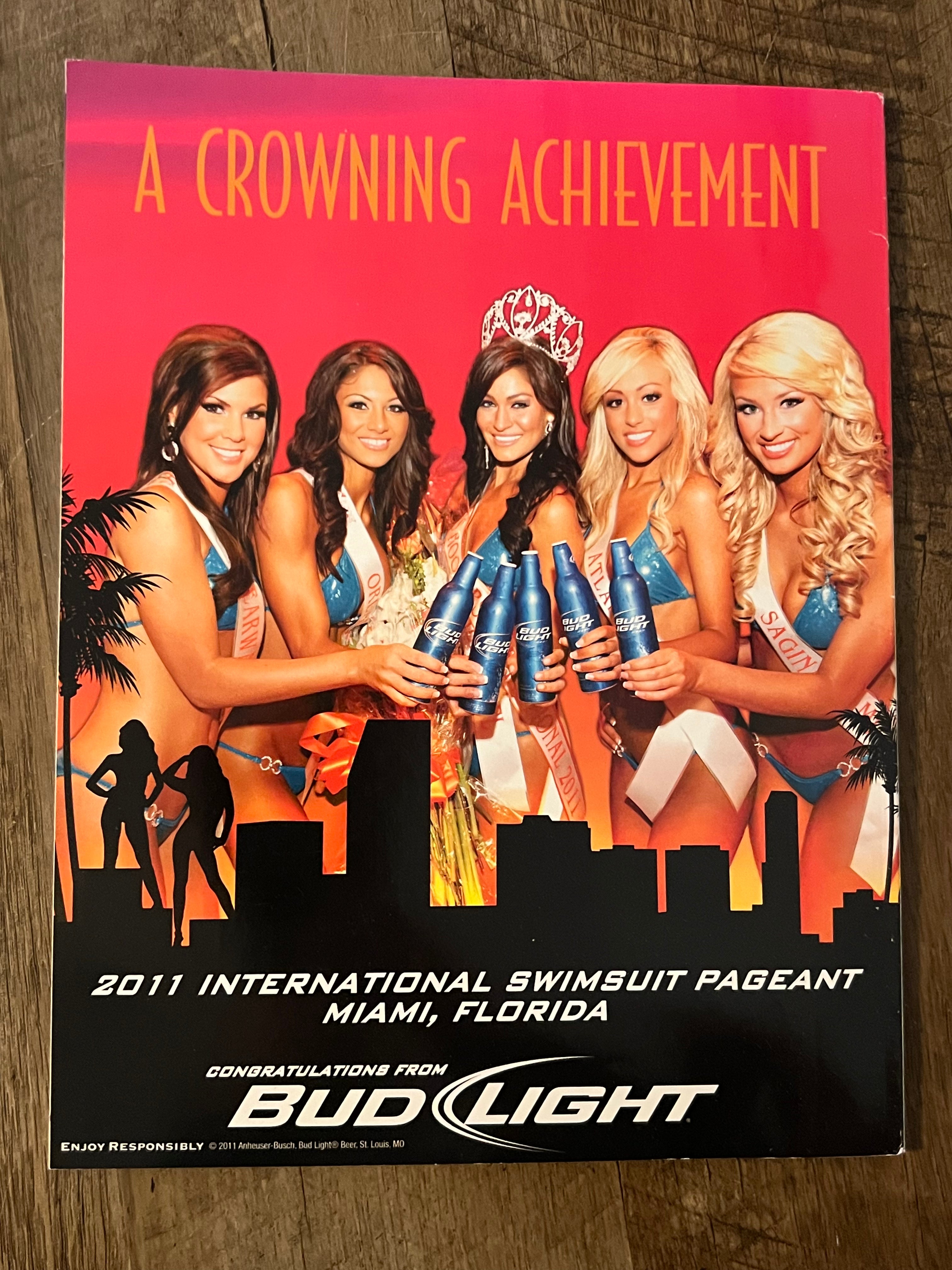 HOOTERS Magazine - October 2011 - Hooters Girls Pageant Recap & Poster !