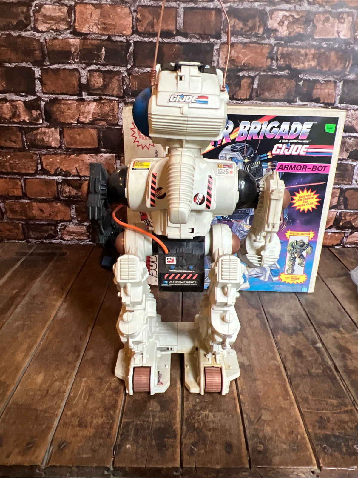 1993 Hasbro GI JOE- Star Brigade ARMOR-BOT & Hawk Action Figure - Original Box