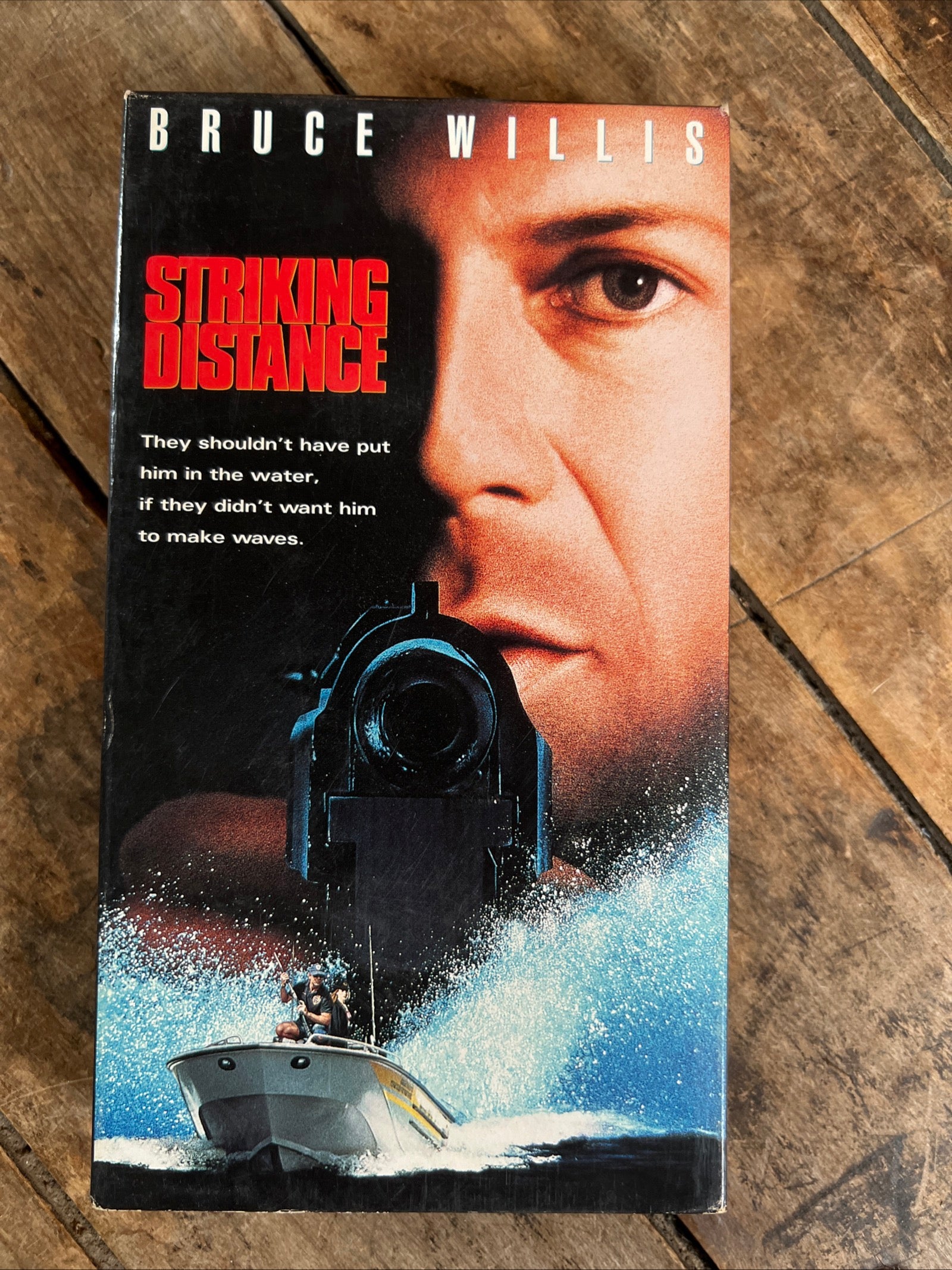 Striking Distance ( VHS 1993 ) Action / Thriller [R] Starring Bruce Willis