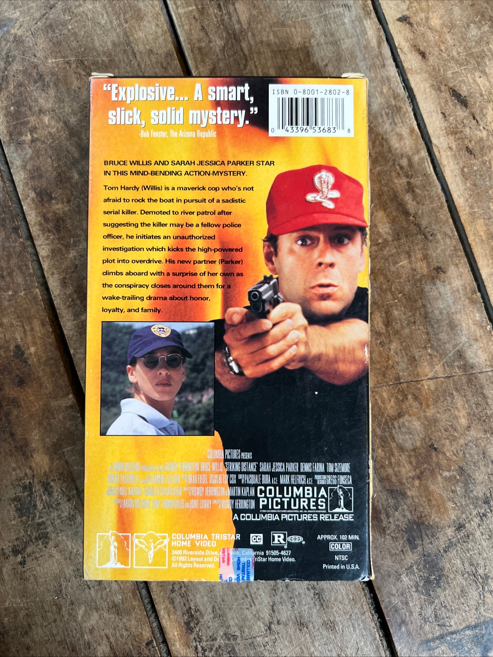 Striking Distance ( VHS 1993 ) Action / Thriller [R] Starring Bruce Willis