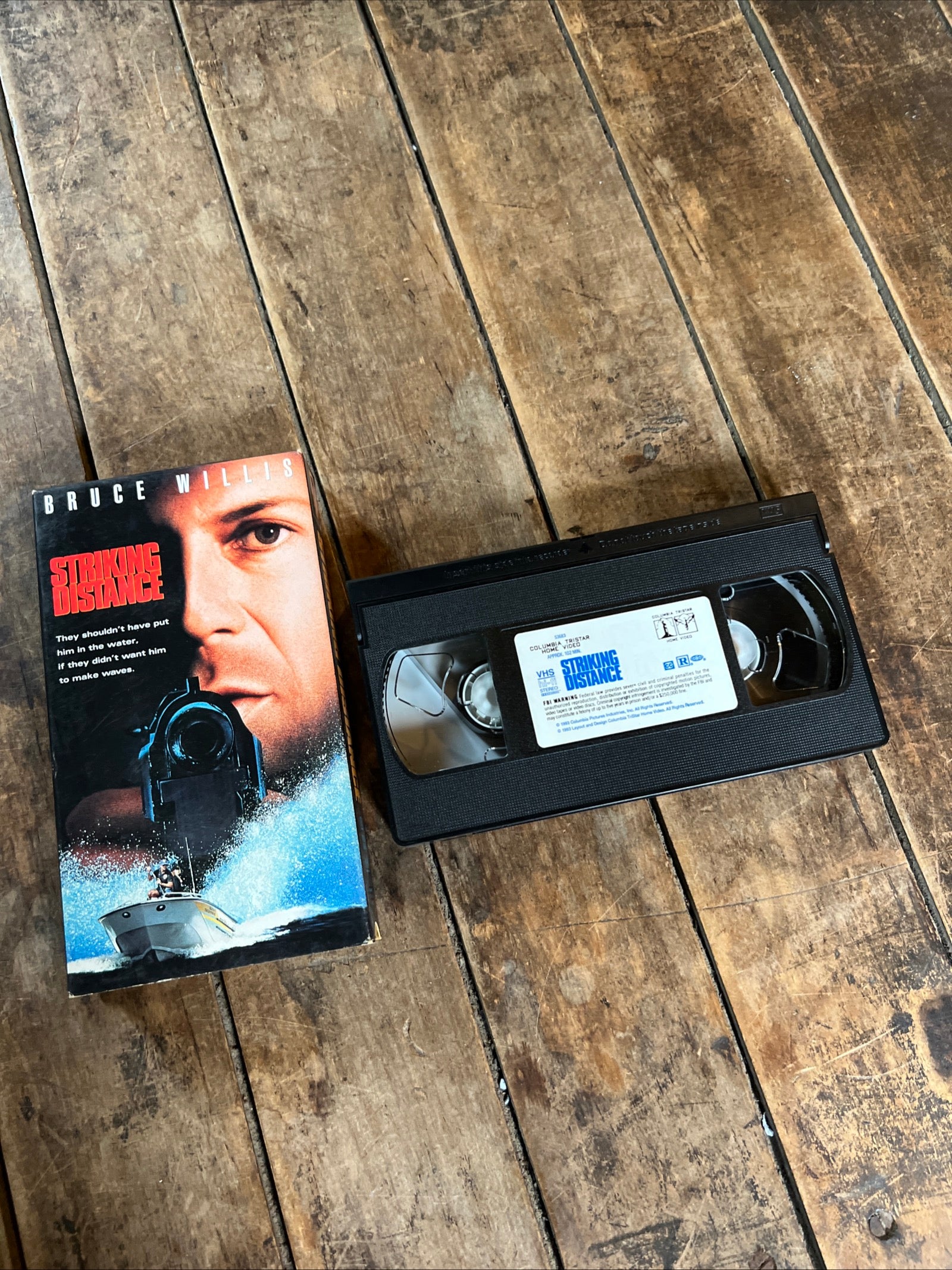Striking Distance ( VHS 1993 ) Action / Thriller [R] Starring Bruce Willis