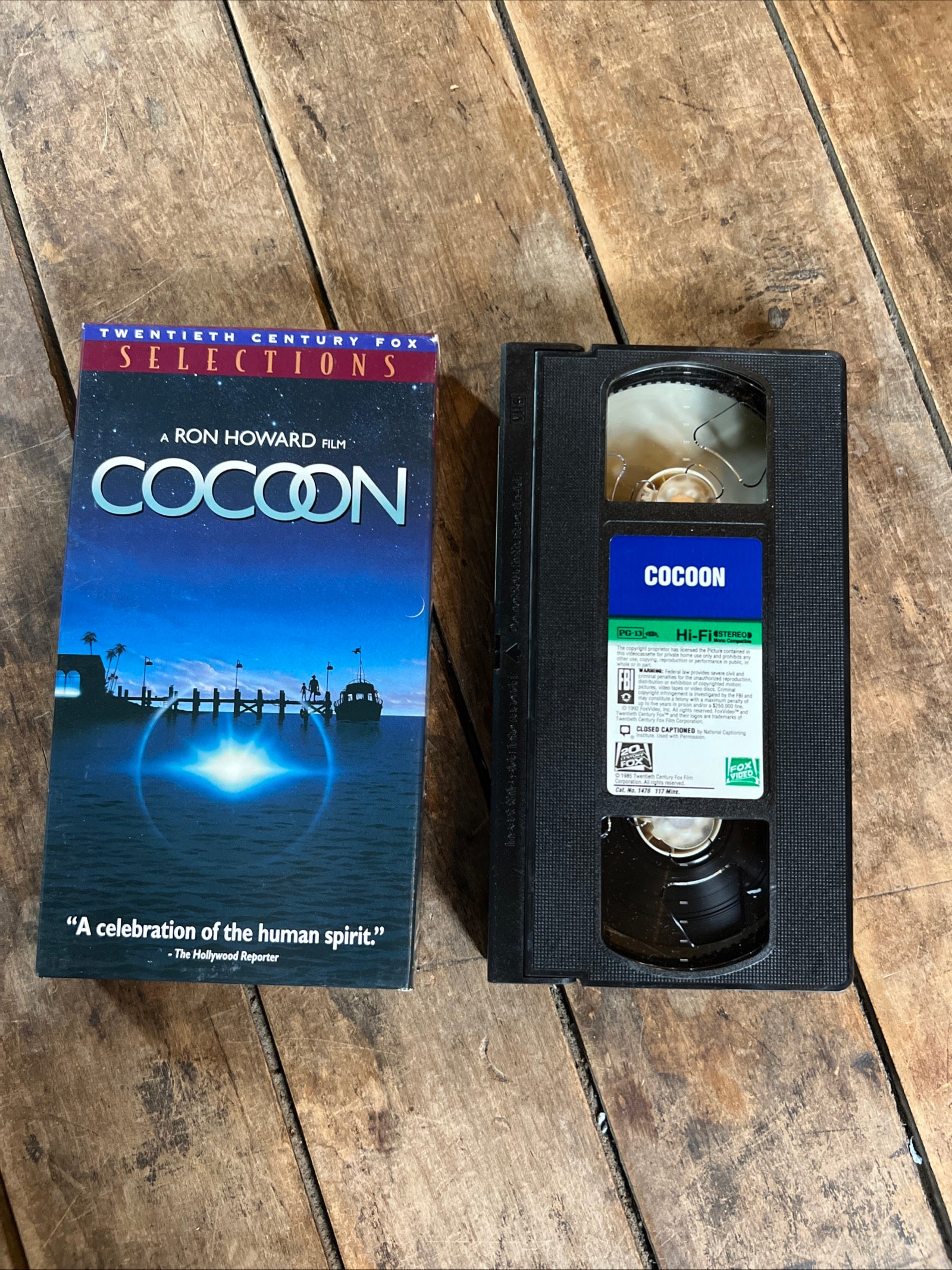 COCOON ( VHS 1985 ) Sci-Fi / Fantasy [R] a Ron Howard Film