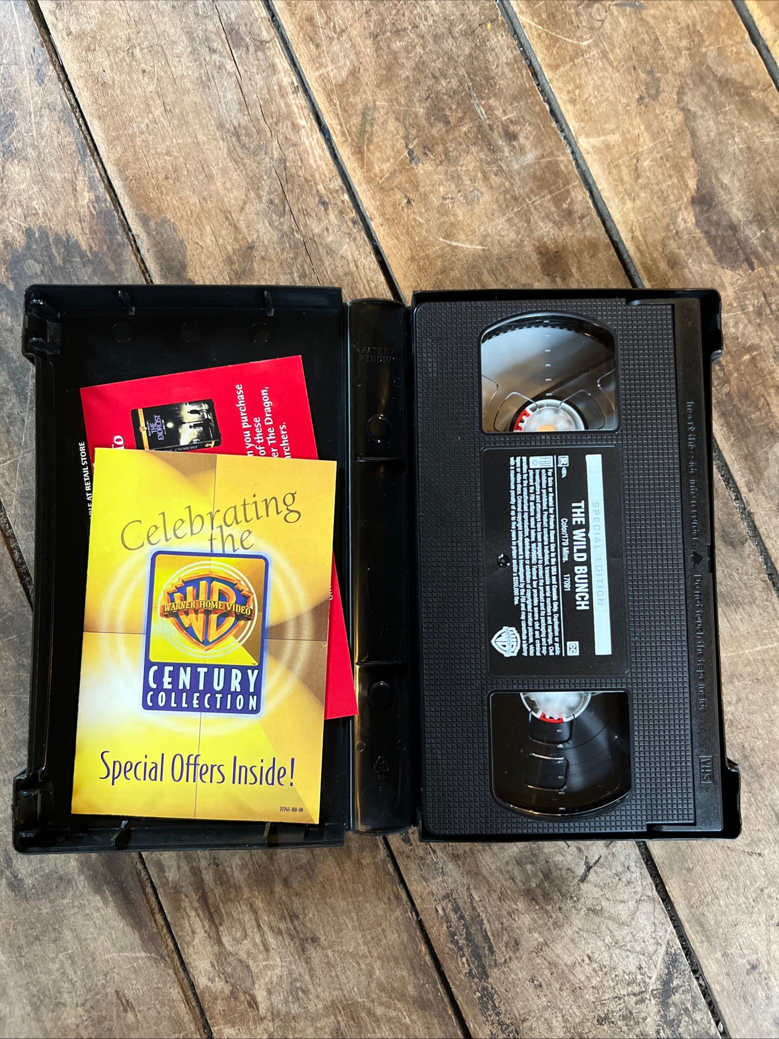 The Wild Bunch ( Clamshell VHS 1968 ) Western/ Action [R] Ernest Borgnine