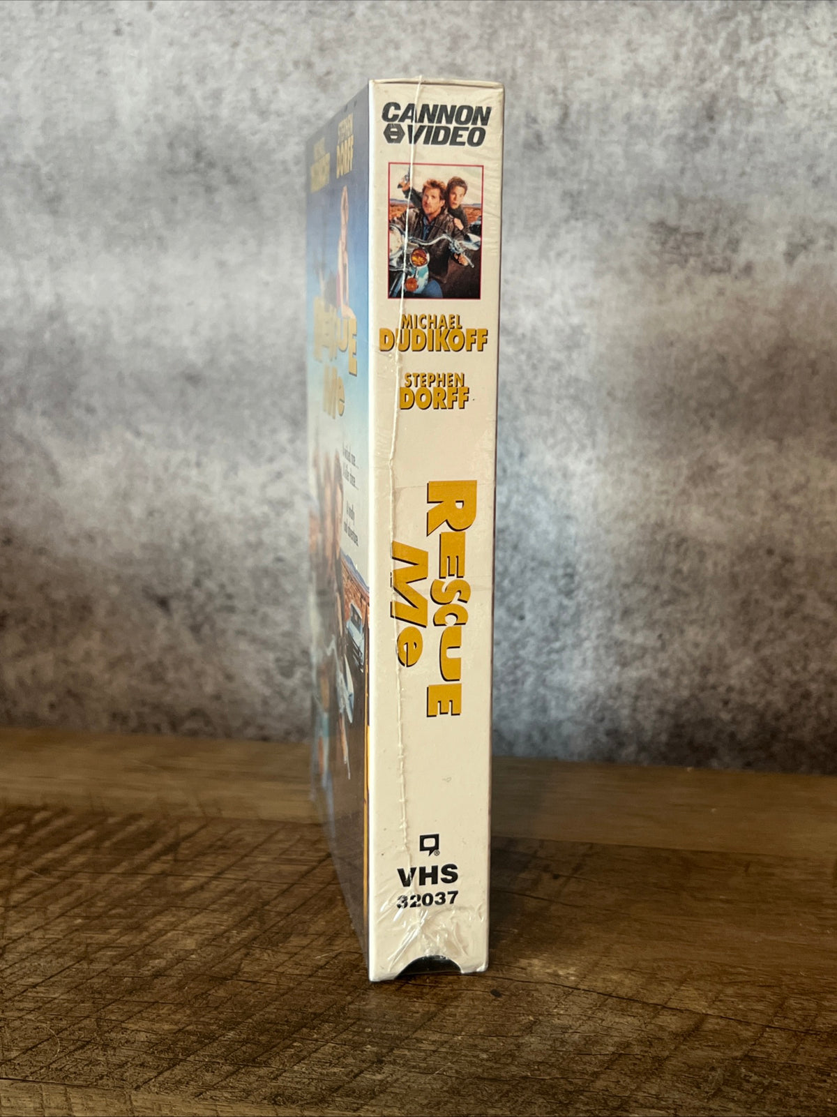 Rescue Me ( VHS 1992 ) Action / Comedy [R] Michael Dudikoff & Ami Dolenz - NOS