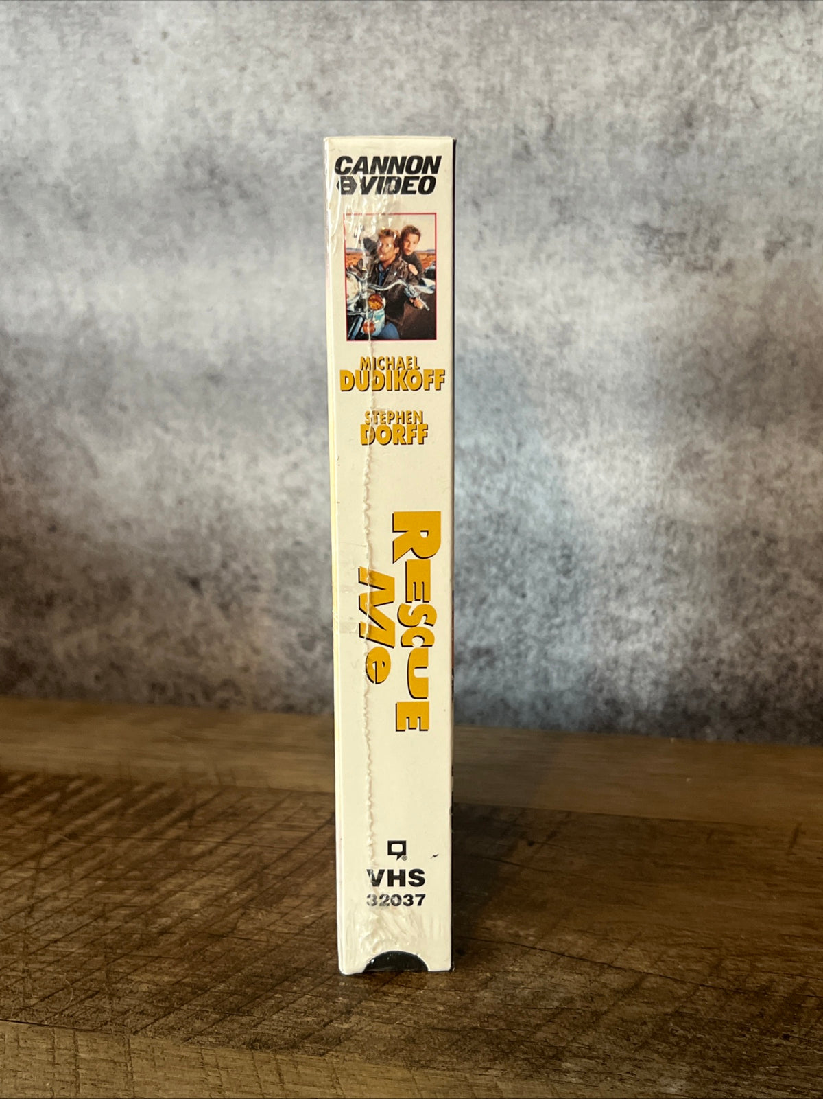 Rescue Me ( VHS 1992 ) Action / Comedy [R] Michael Dudikoff & Ami Dolenz - NOS