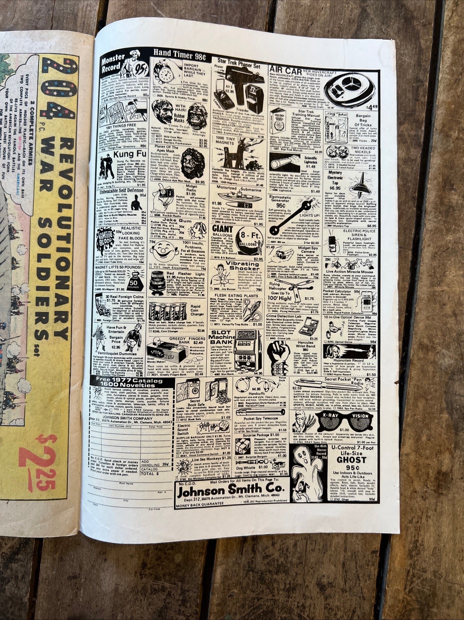 The Invaders #15 (1977) Marvel Comics Group - The Greatest Superheroes of World War Two