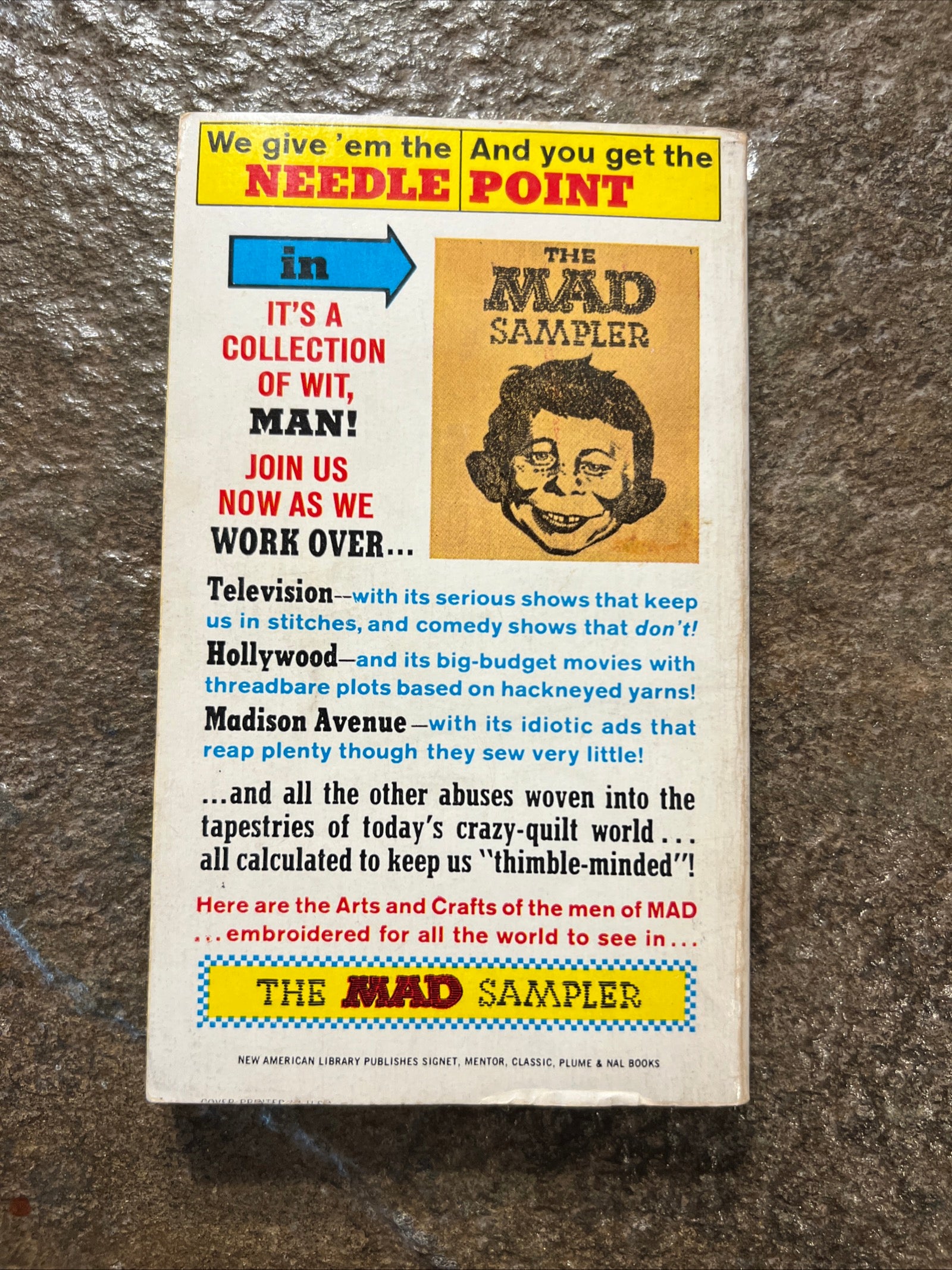 MAD MAGAZINE - The MAD Sampler Paperback Book #3495 ( 1965 Signet Books )