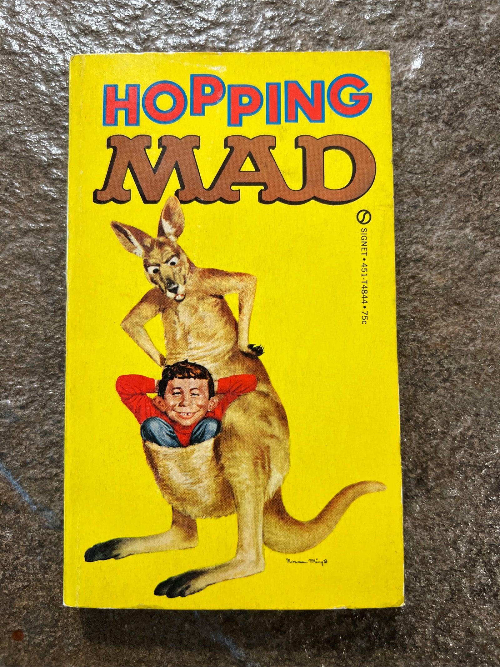 MAD MAGAZINE - Hopping MAD Paperback Book #4844 ( 1968 Signet Books )
