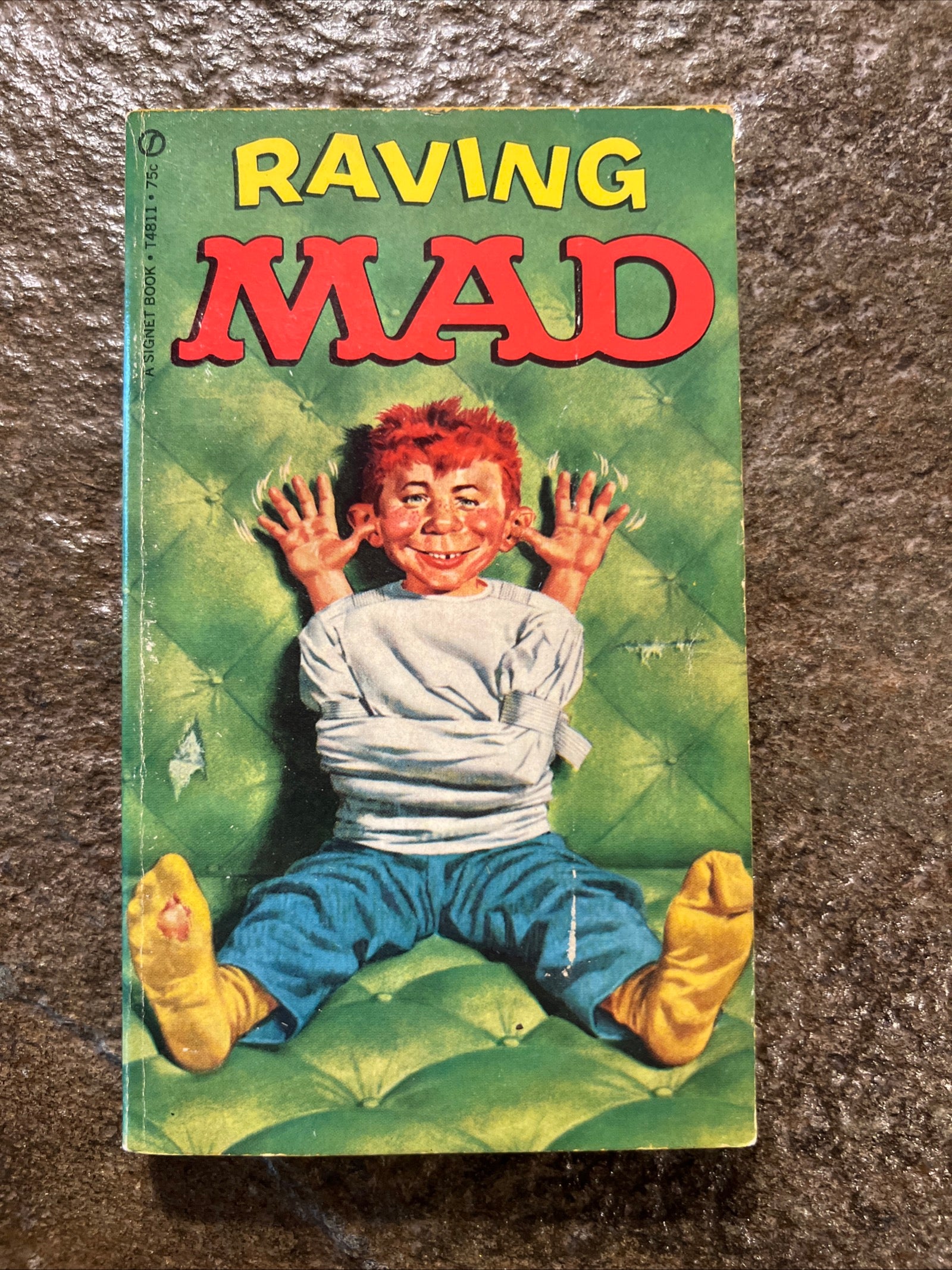 MAD MAGAZINE - Raving MAD Paperback Book #4811 ( 1966 Signet Books )