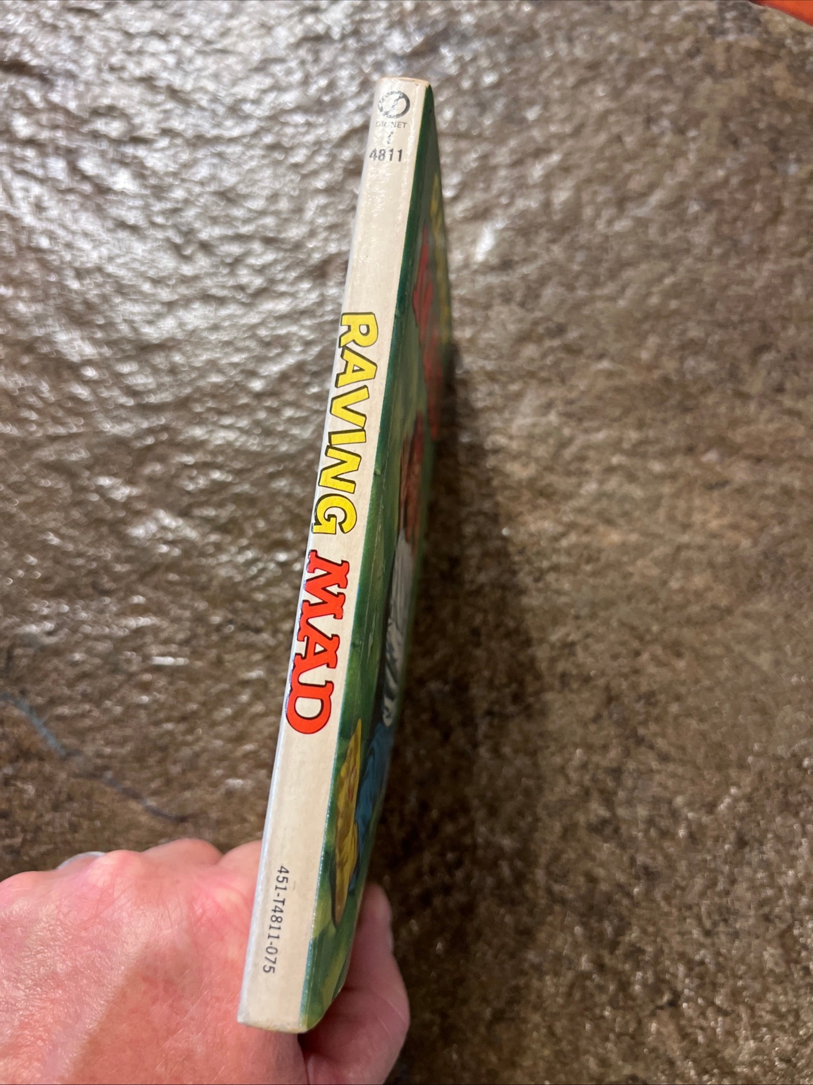 MAD MAGAZINE - Raving MAD Paperback Book #4811 ( 1966 Signet Books )