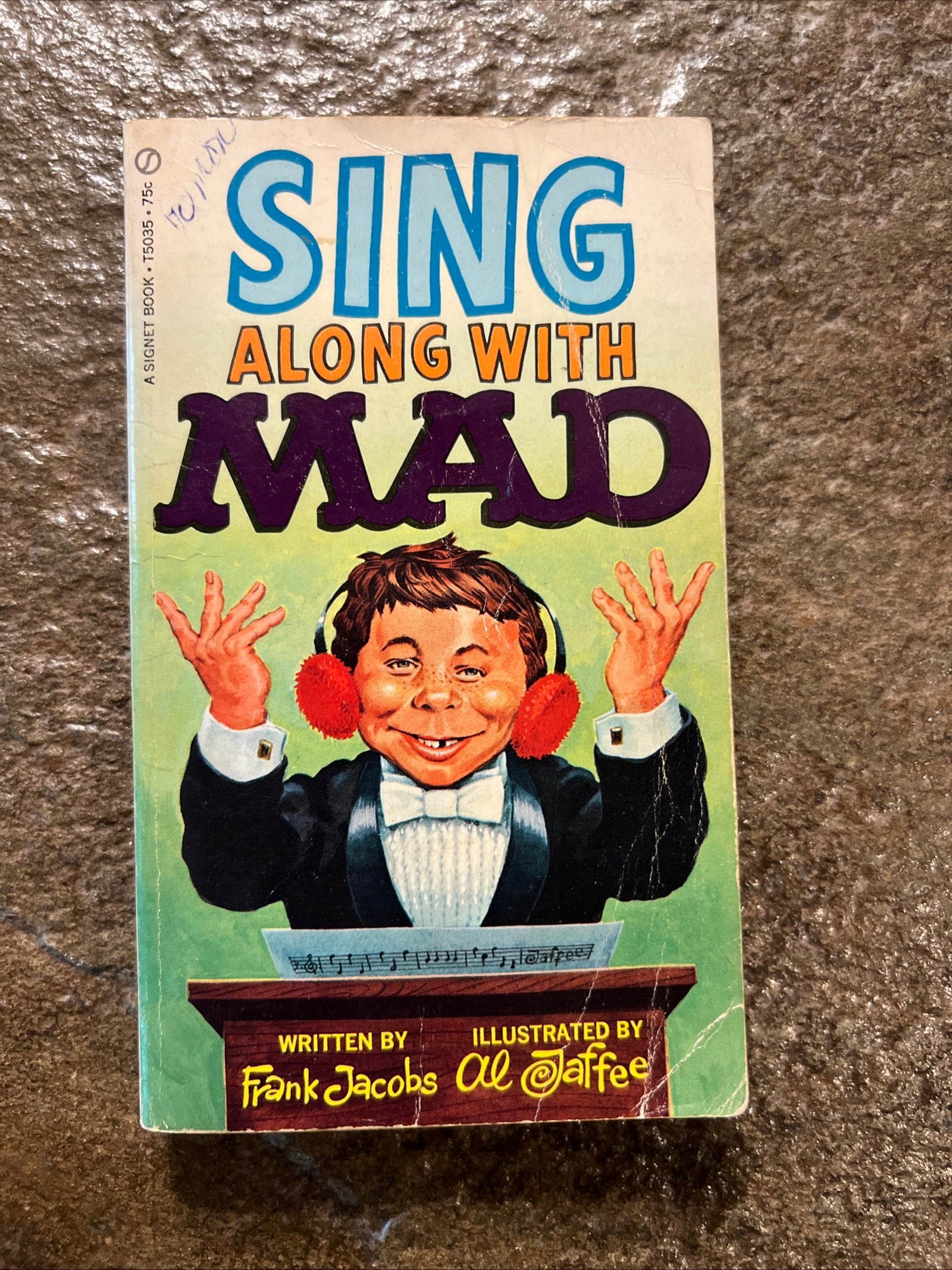 MAD MAGAZINE - Sing Along With MAD Paperback Book #5035 ( 1970 Signet Books )