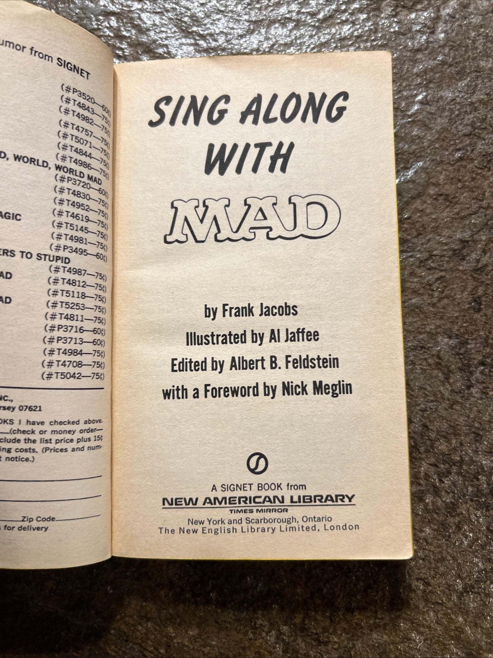 MAD MAGAZINE - Sing Along With MAD Paperback Book #5035 ( 1970 Signet Books )
