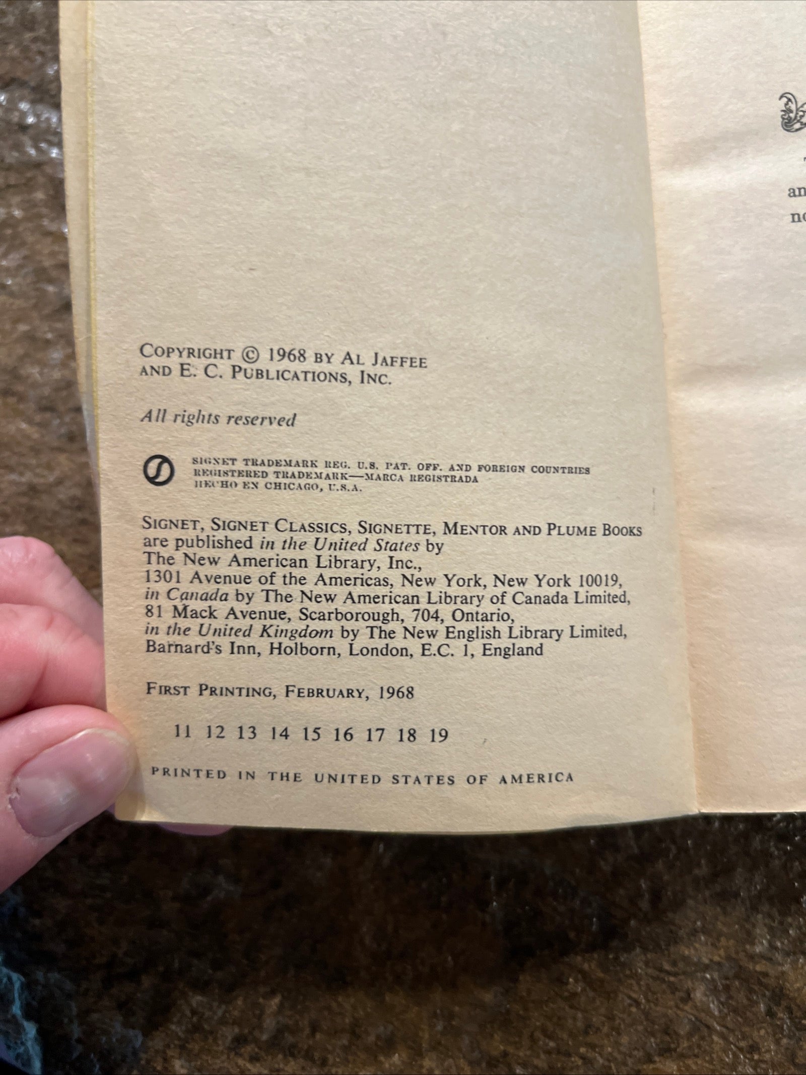 MAD MAGAZINE - MAD’s Snappy Answers to Stupid Questions (1968 Signet Book )