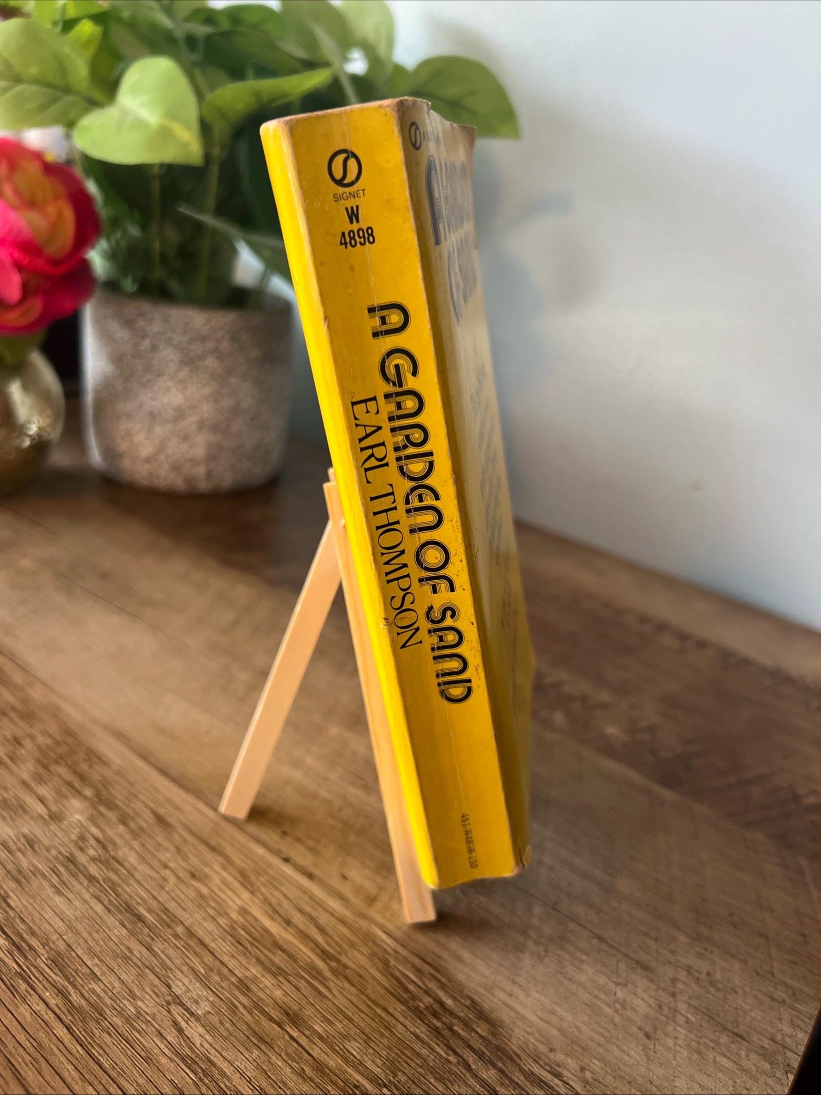 A Garden Of Sand by Earl Thompson ( 1972 Signet Books Paperback) Romance Novel