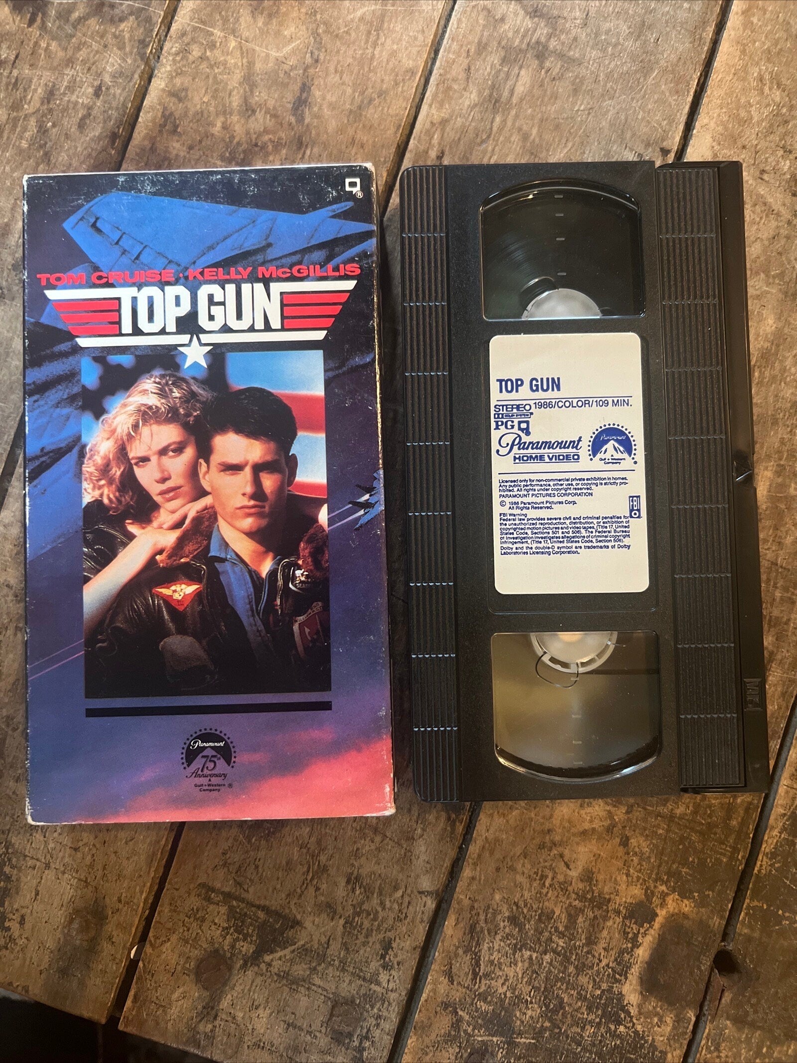 Original 1986 TOP GUN staring Tom Cruise & Kelly McGillis and Val Kilmer -  VHS Movie and  Slip Cover - Paramount Pictures Jerry Bruckheimer