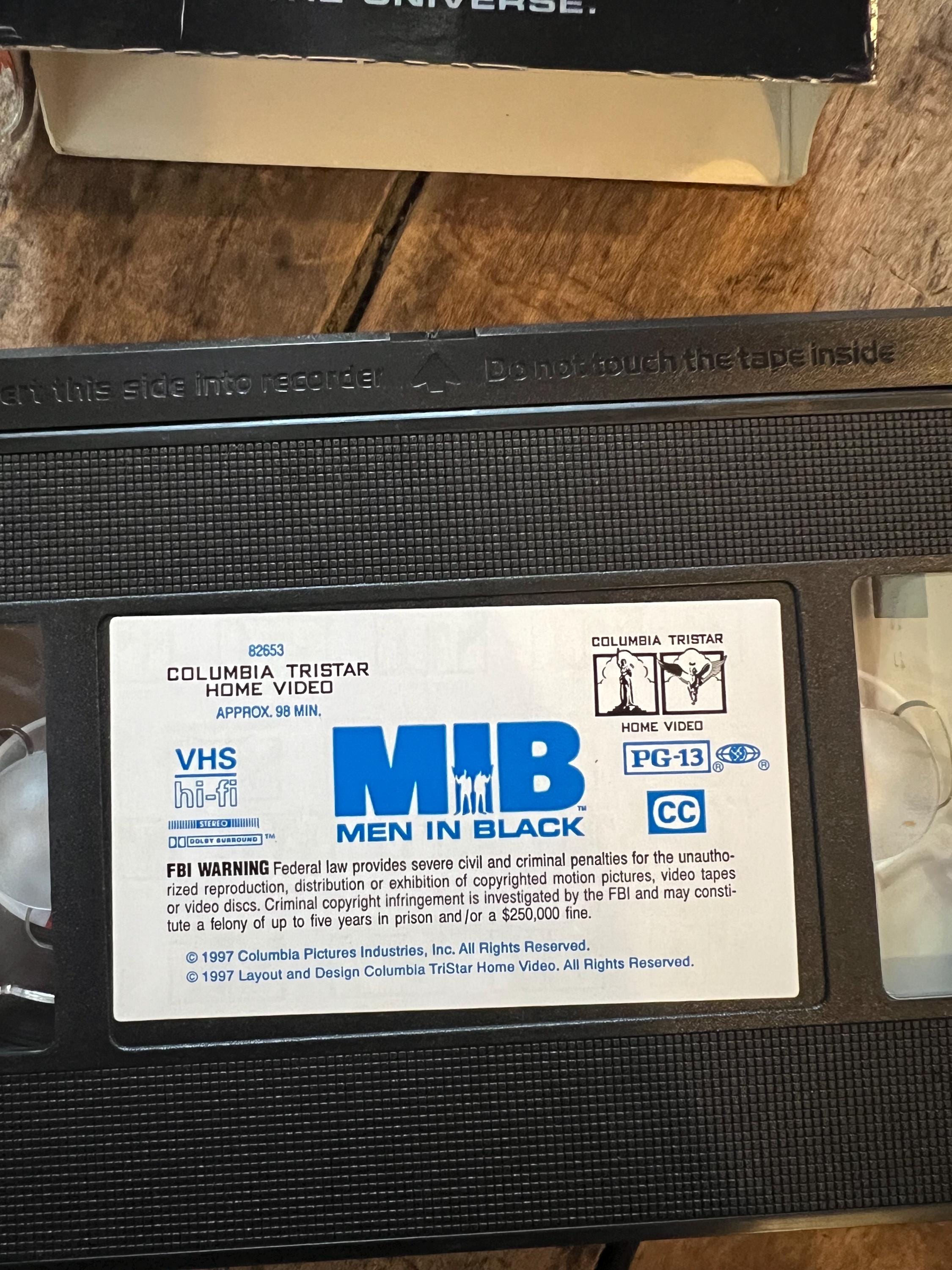 Men In Black ( VHS 1997) Starring - Tommy Lee Jones, Will Smith & Rip Torn