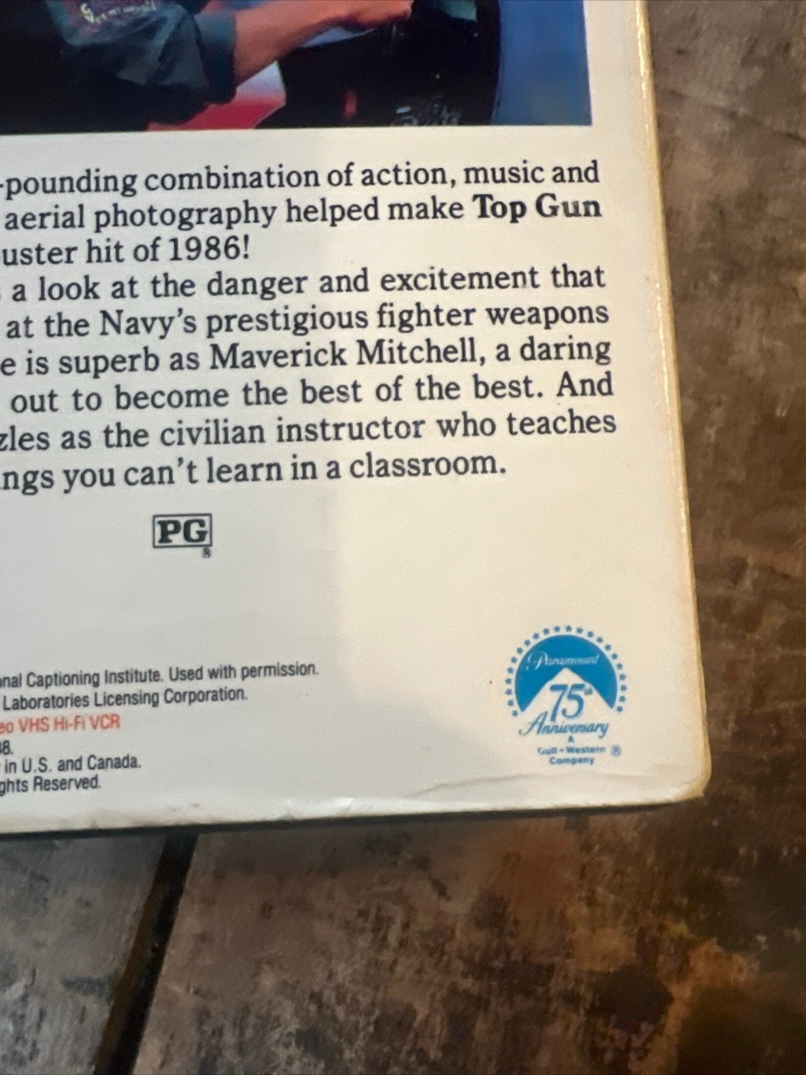 Original 1986 TOP GUN staring Tom Cruise & Kelly McGillis and Val Kilmer -  VHS Movie and  Slip Cover - Paramount Pictures Jerry Bruckheimer
