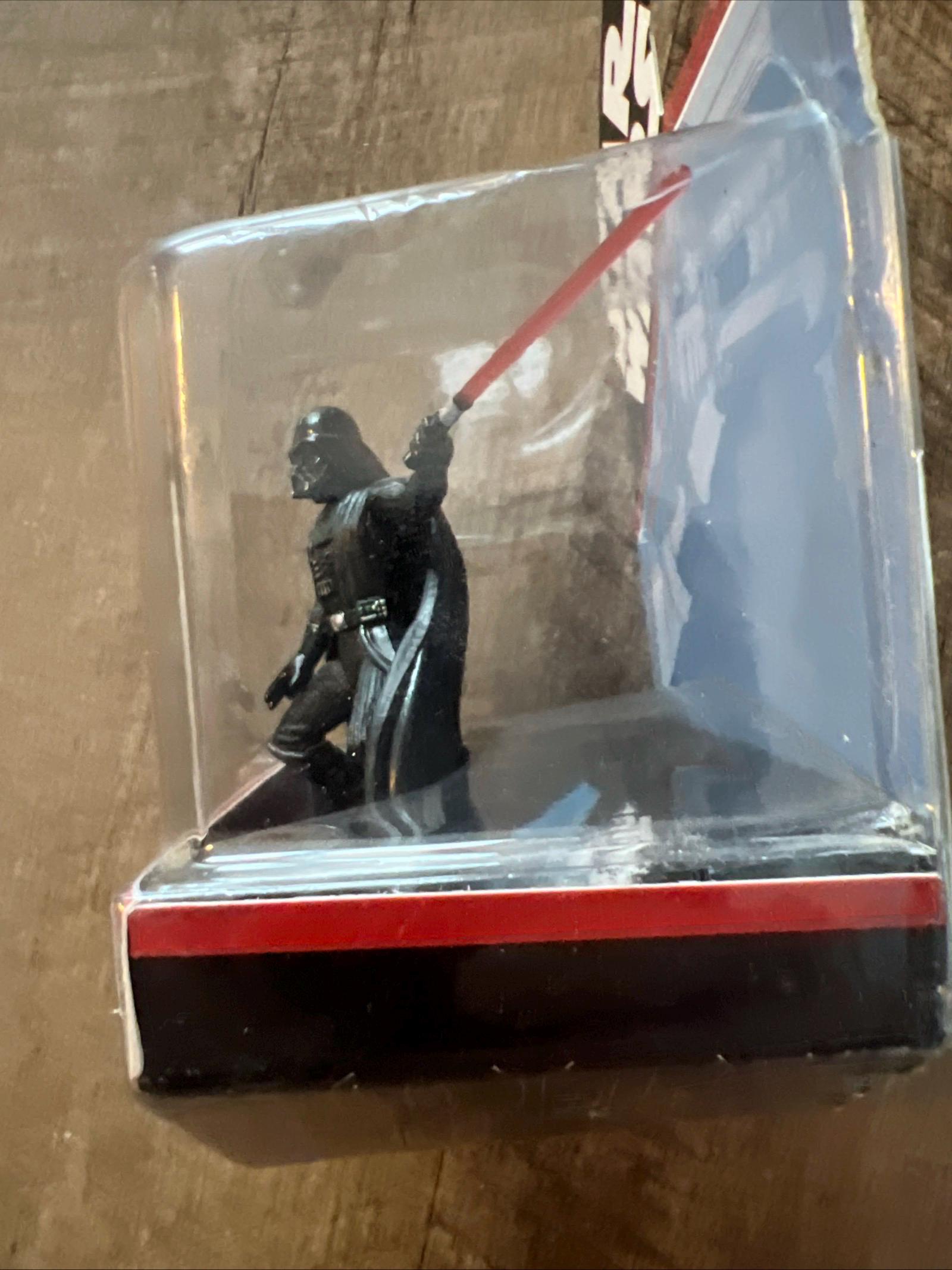 Hasbro - Star Wars UNLEASHED Battle Pack Darth Vader Action Figure - MOC