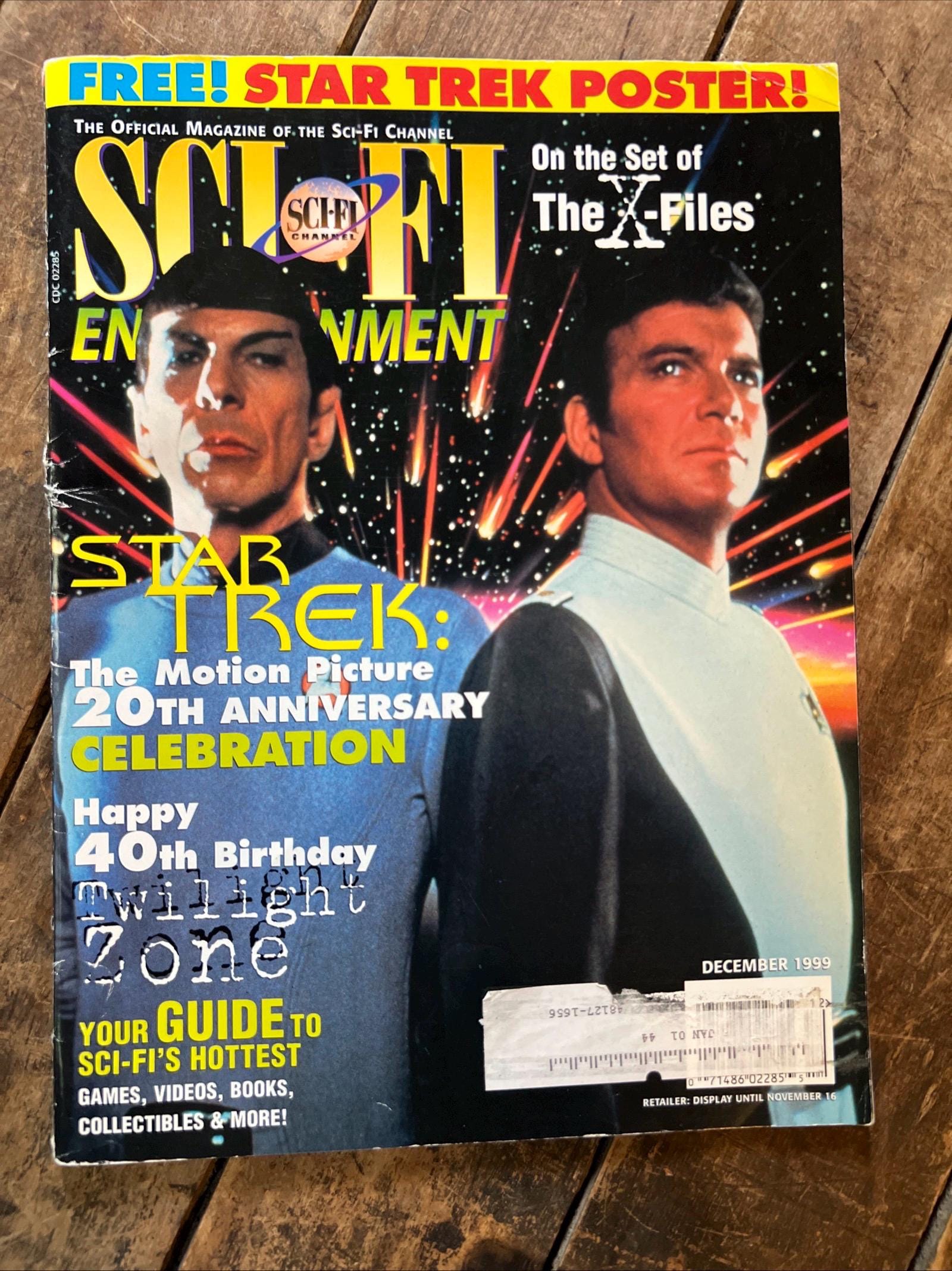 The Official SCI-FI  Entertainment Magazine ( December 1999 ) Star Trek Cover